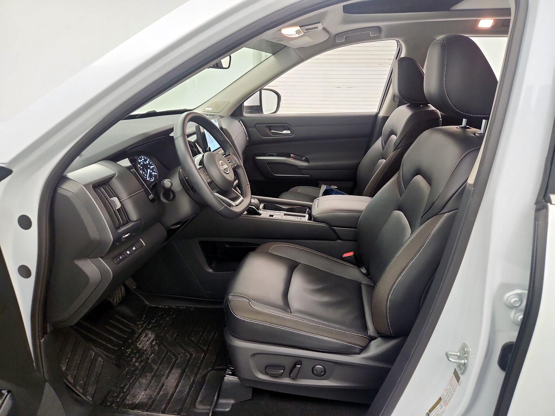 Thumbnail: 2025 Nissan Pathfinder - 11