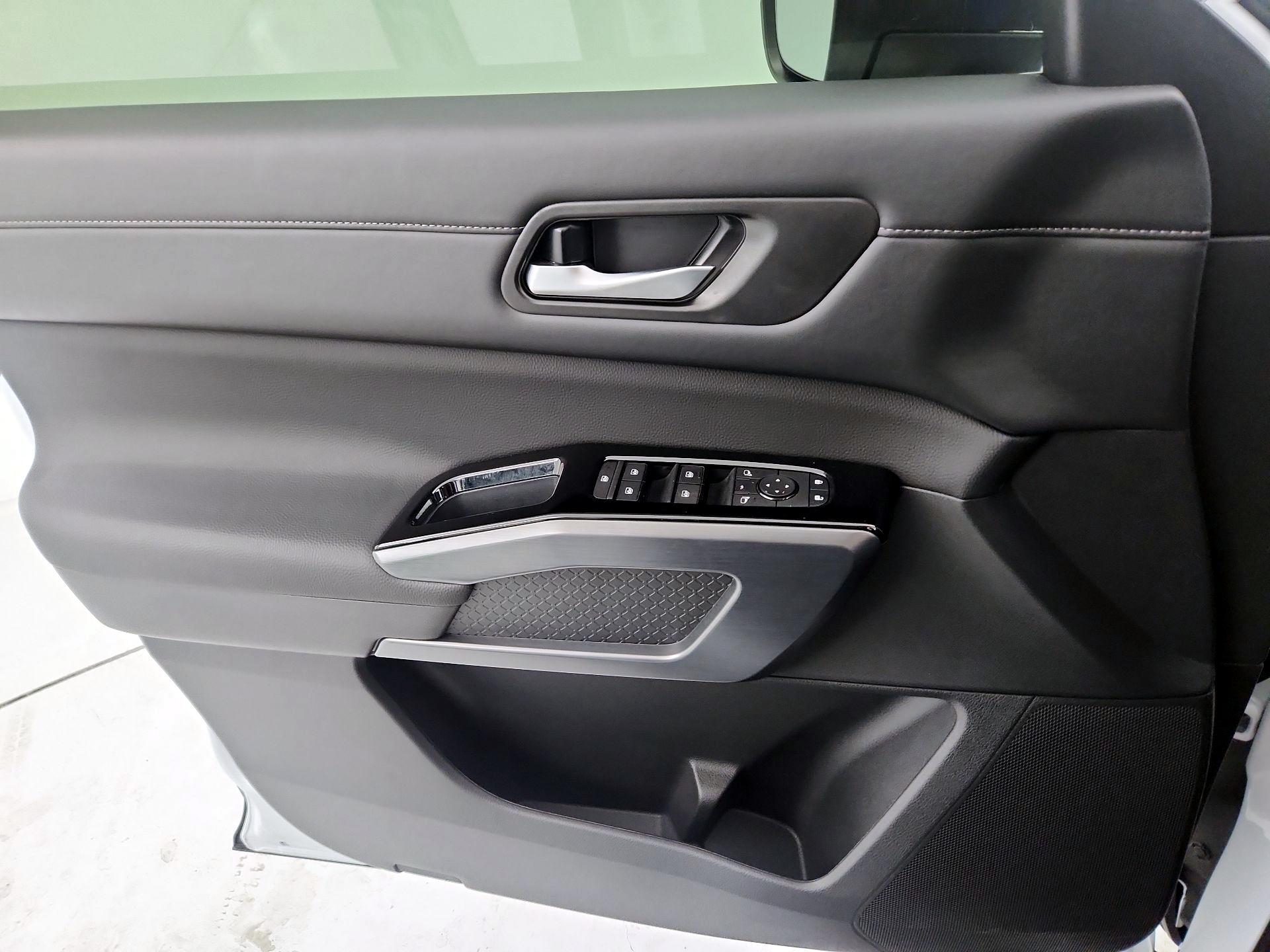 Thumbnail: 2025 Nissan Pathfinder - 12