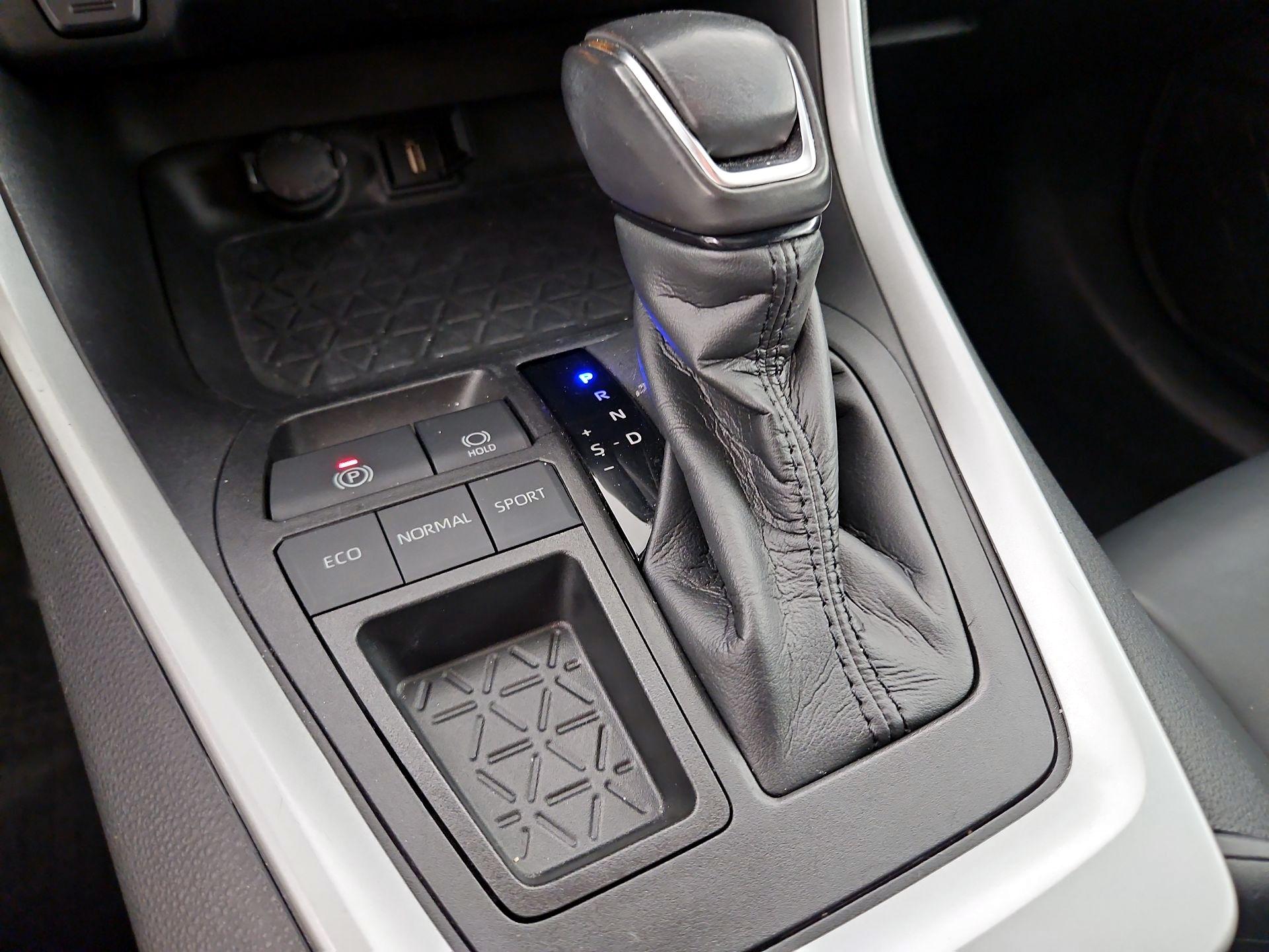 Thumbnail: 2021 Toyota RAV4 - 17