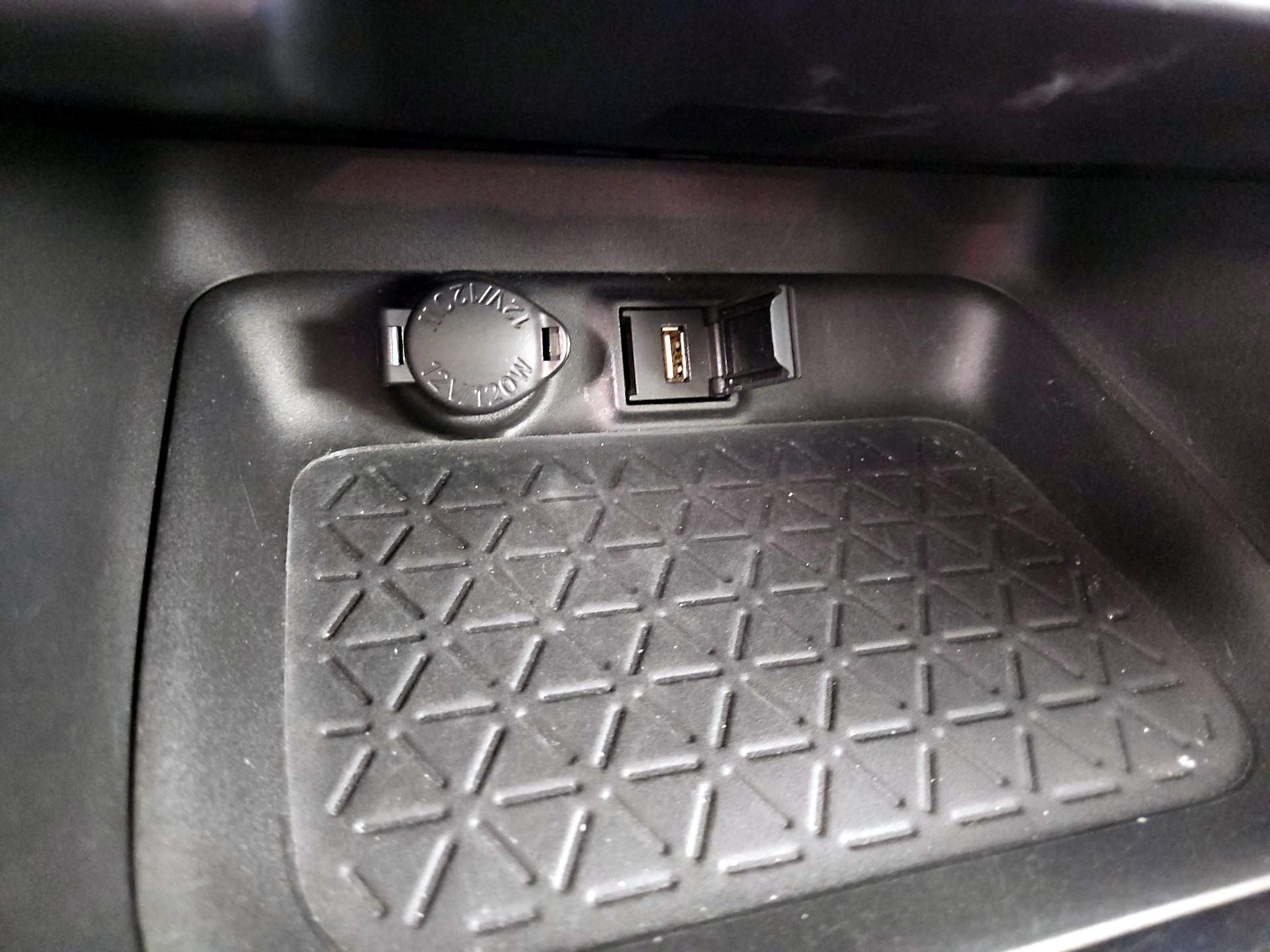 Thumbnail: 2021 Toyota RAV4 - 18