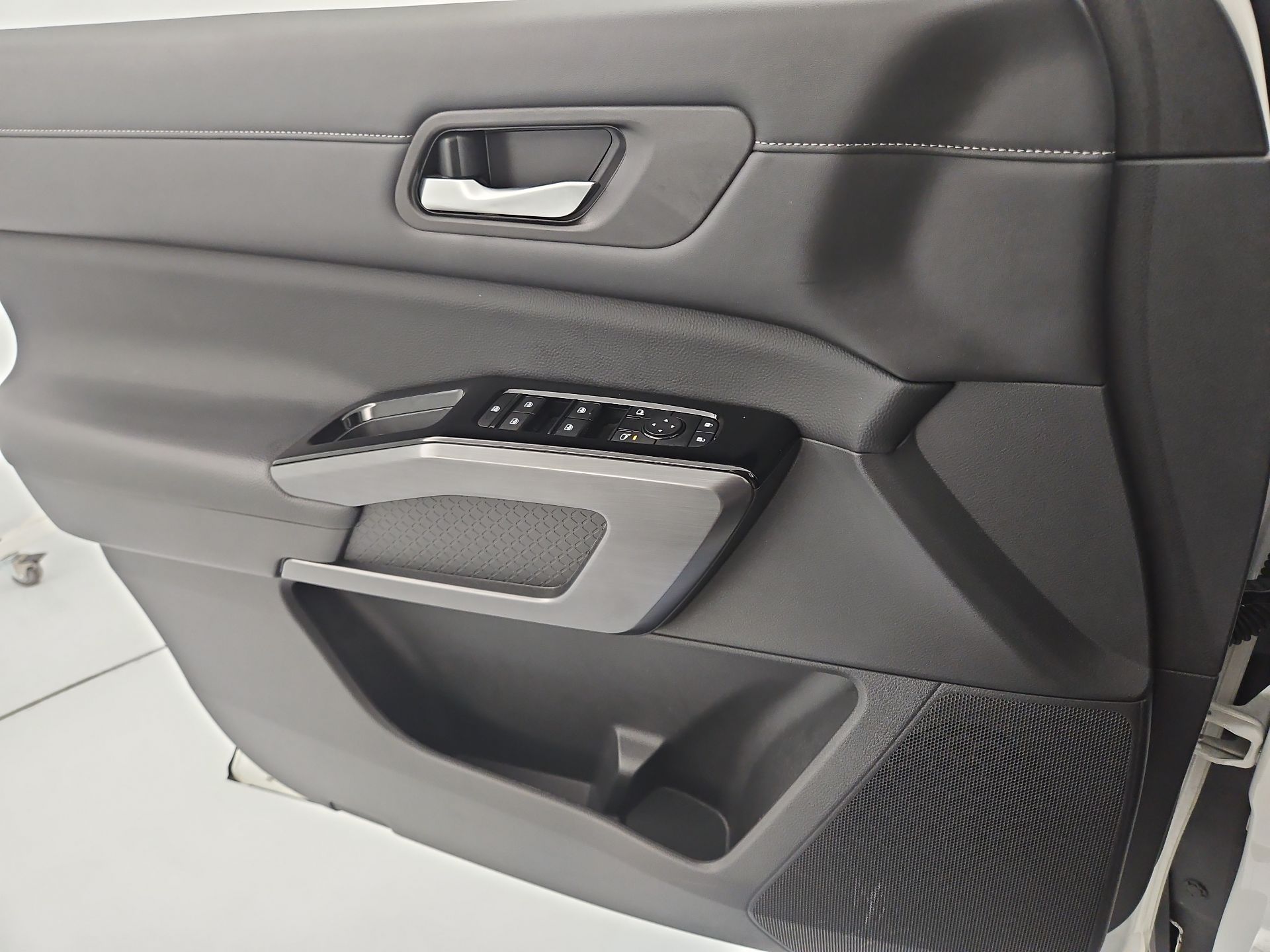 Thumbnail: 2023 Nissan Pathfinder - 12