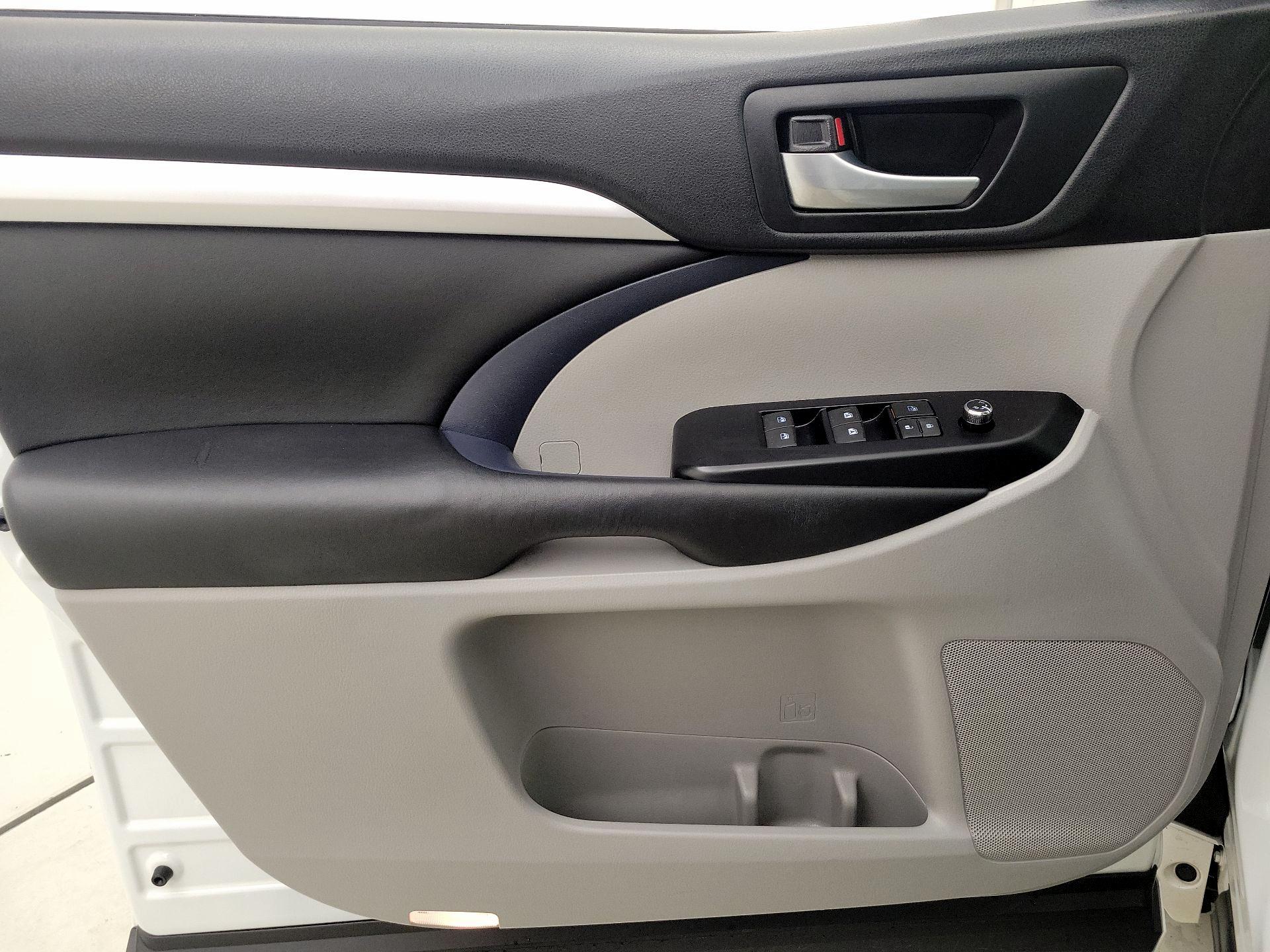 Thumbnail: 2018 Toyota Highlander - 12