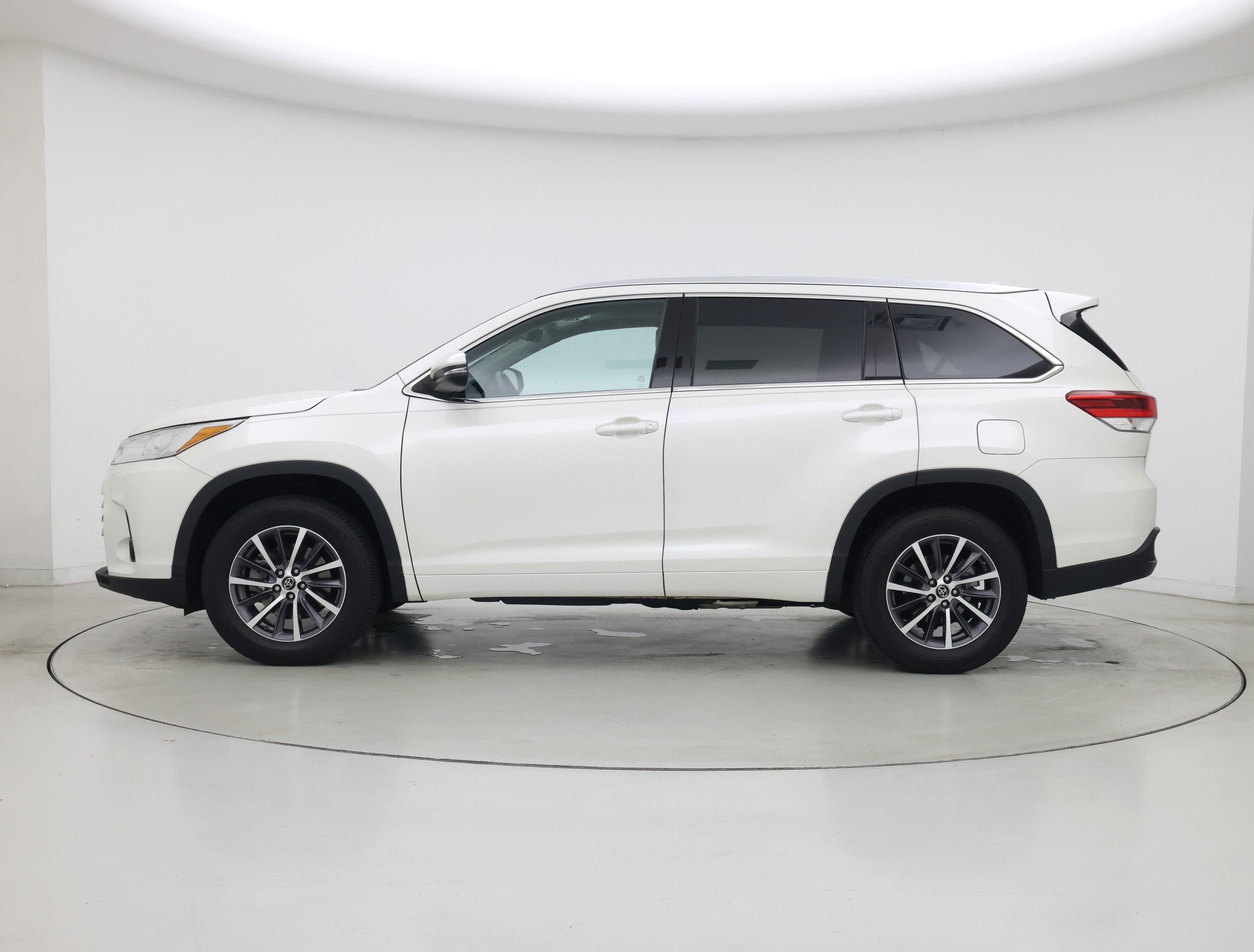 Thumbnail: 2018 Toyota Highlander - 3