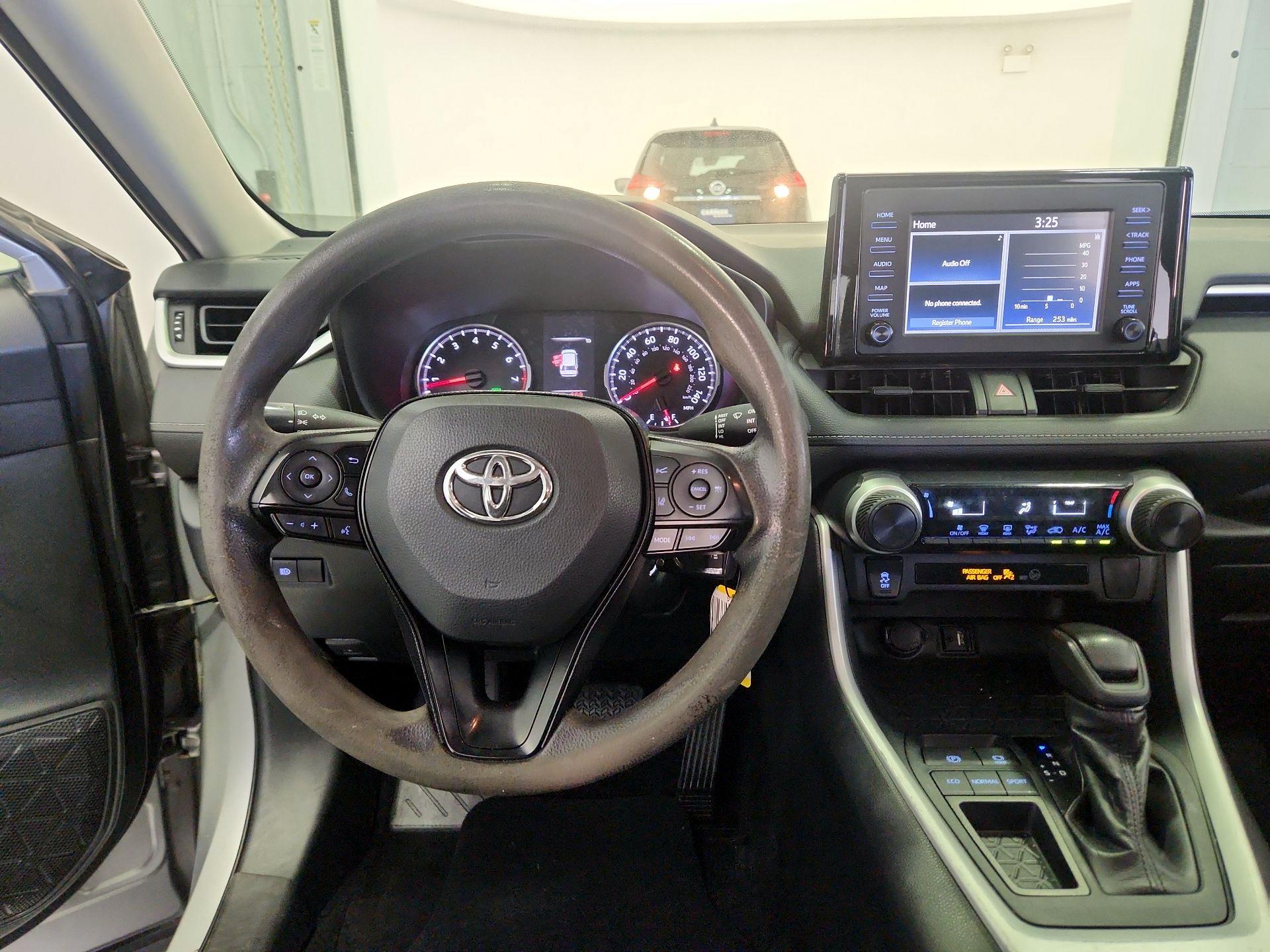 Thumbnail: 2019 Toyota RAV4 - 9