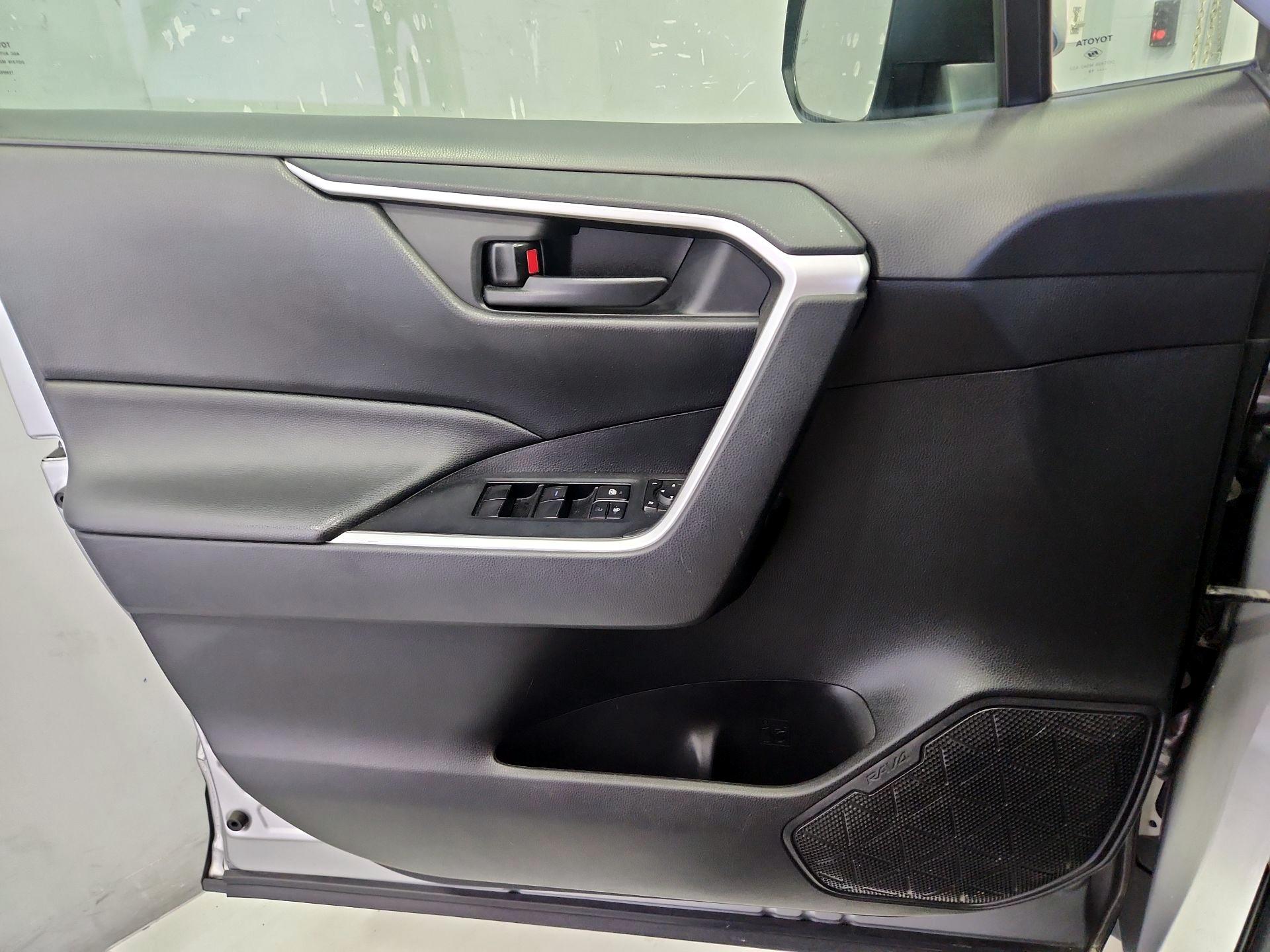 Thumbnail: 2019 Toyota RAV4 - 12