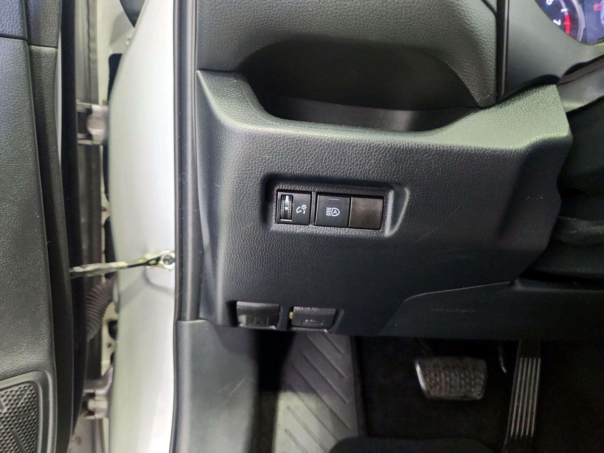 Thumbnail: 2019 Toyota RAV4 - 13