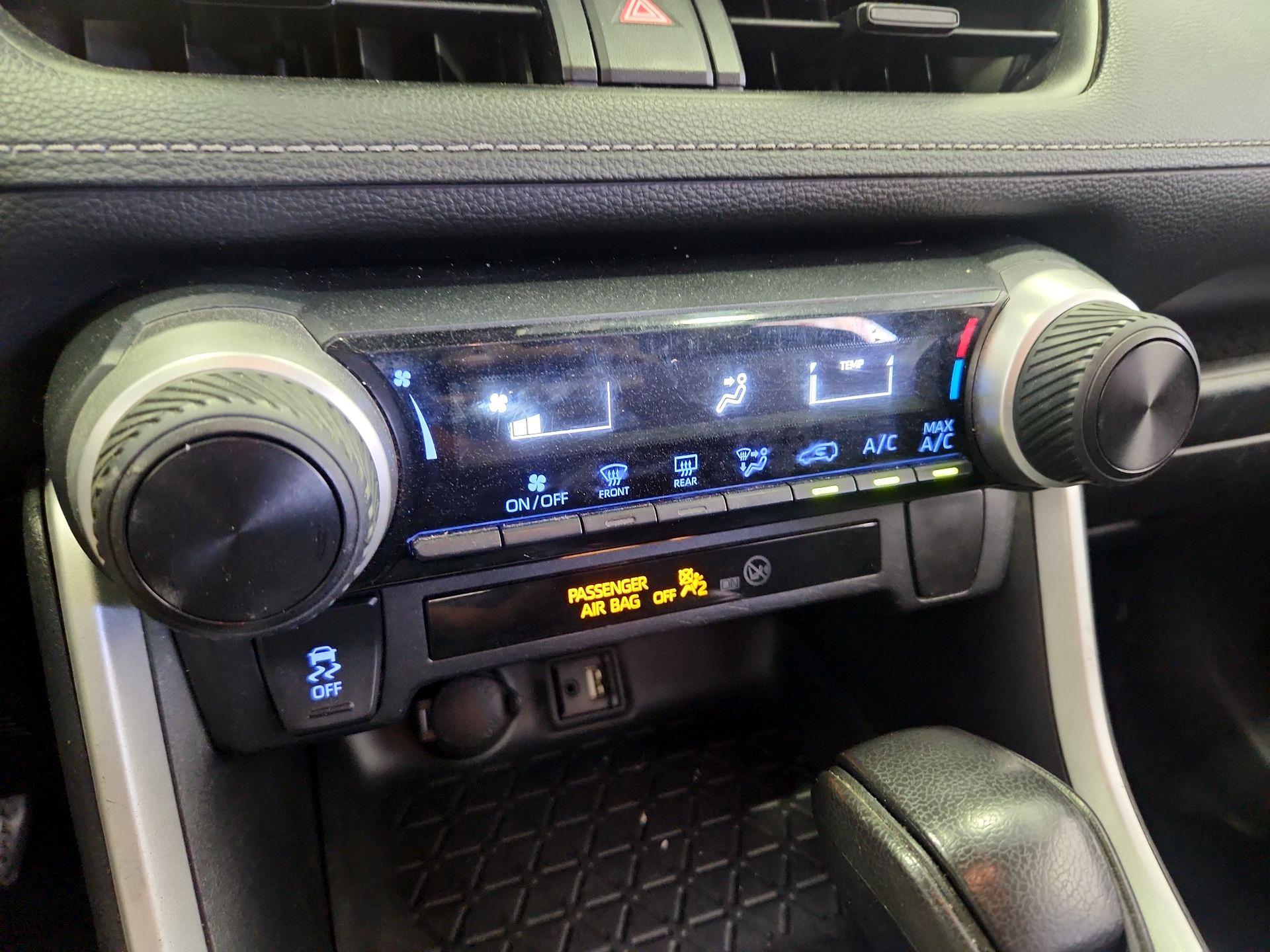 Thumbnail: 2019 Toyota RAV4 - 16