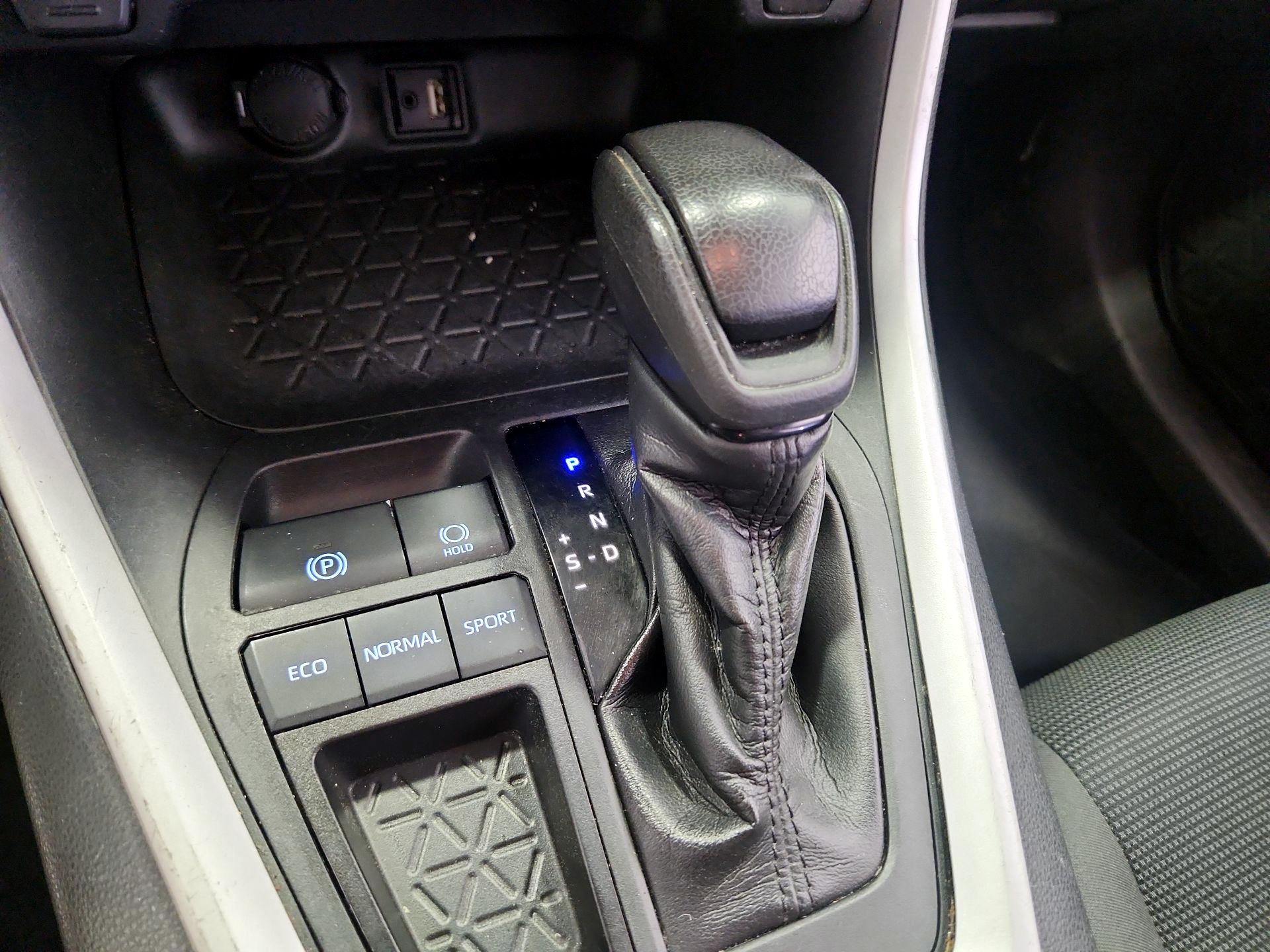 Thumbnail: 2019 Toyota RAV4 - 17