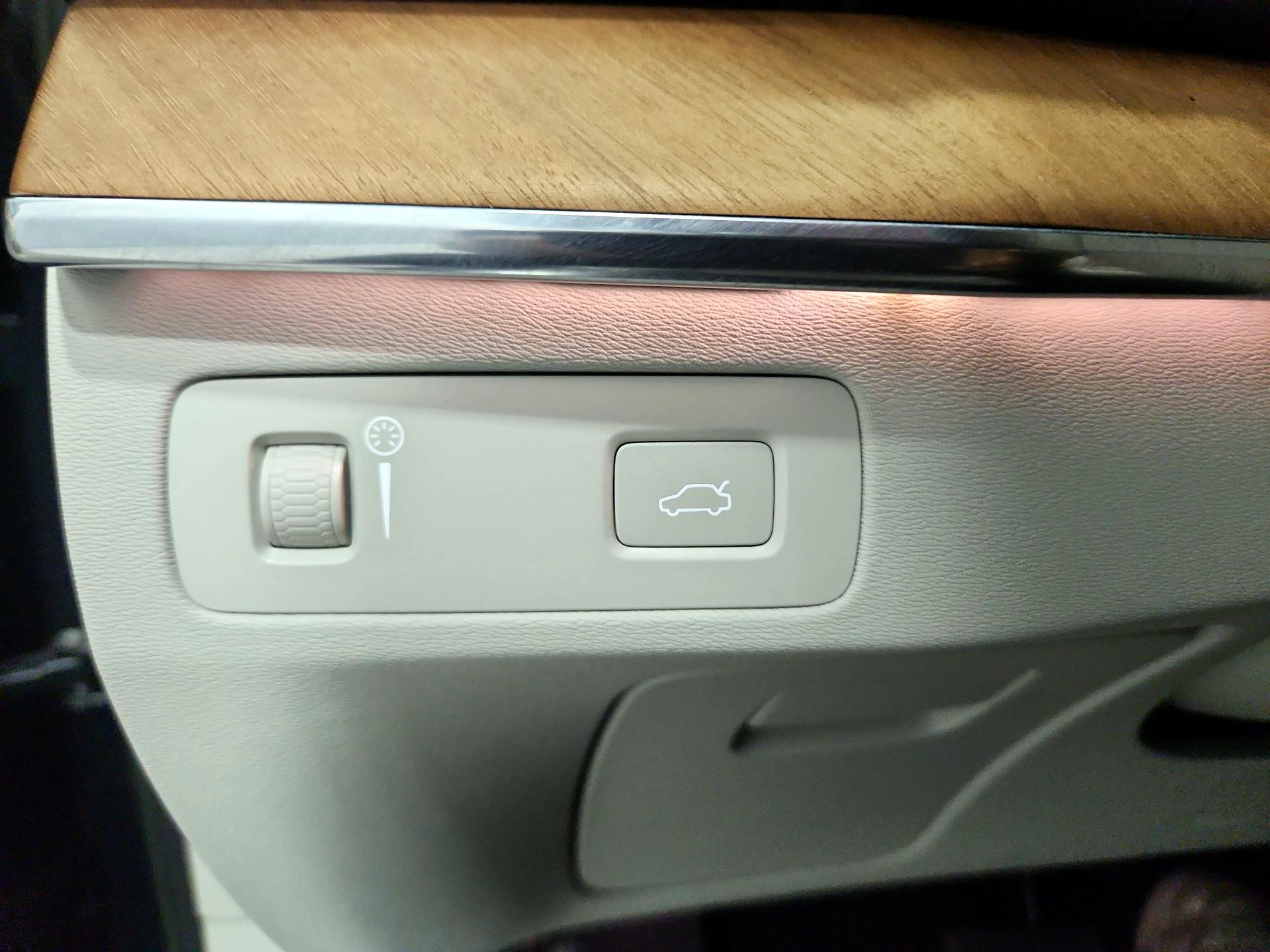 Thumbnail: 2022 Volvo XC90 - 13