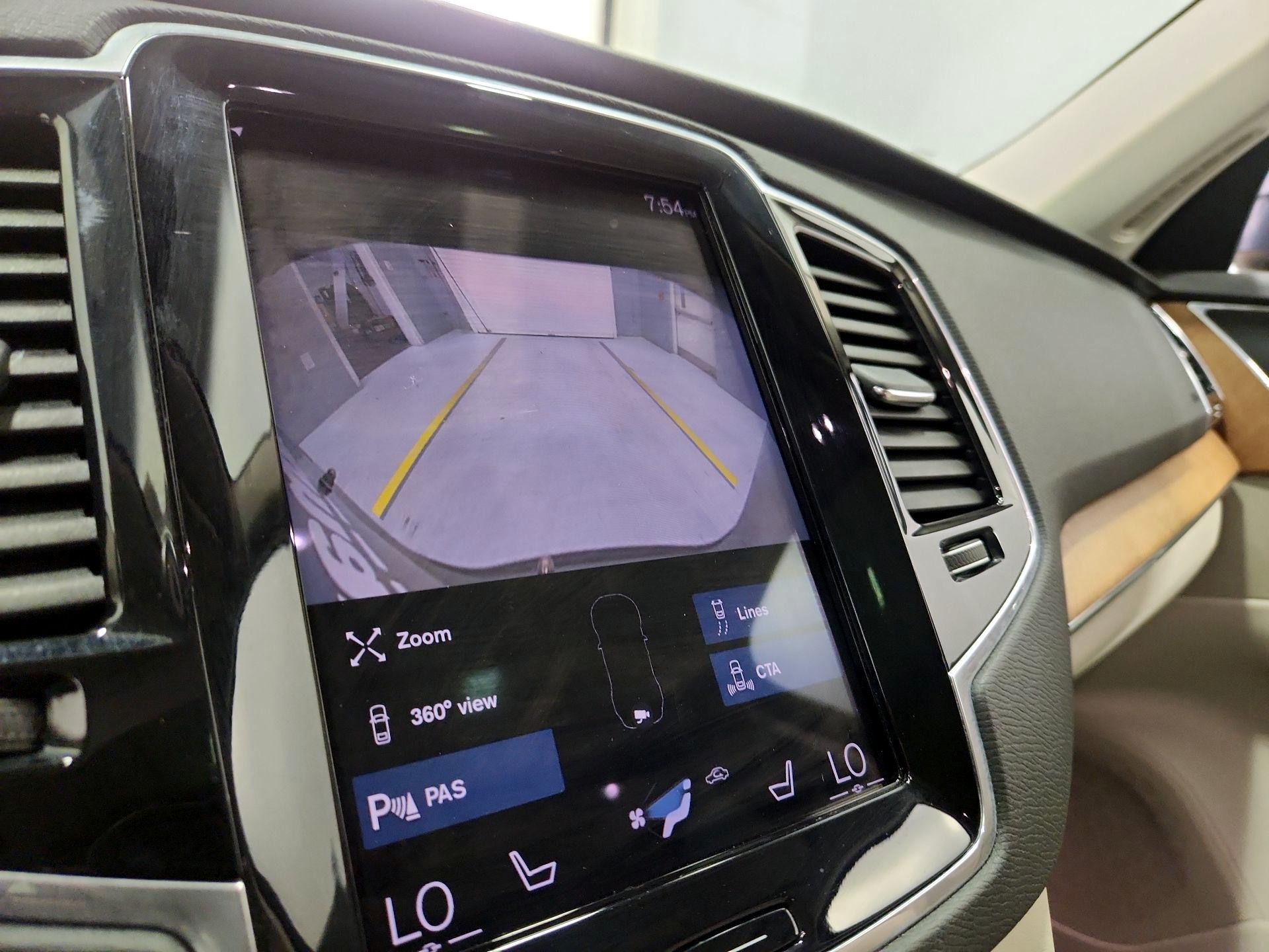 Thumbnail: 2022 Volvo XC90 - 14