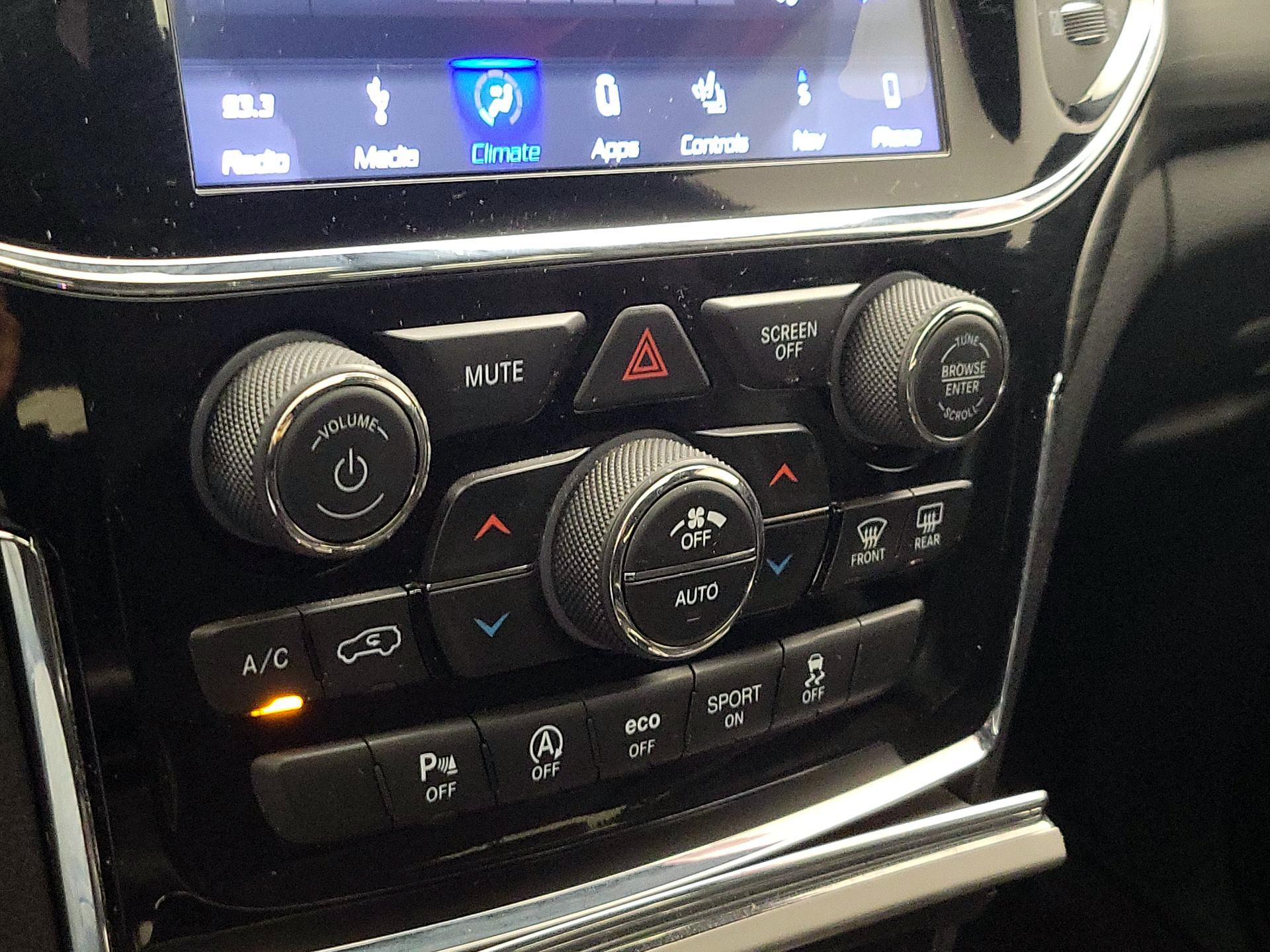 Thumbnail: 2019 Jeep Grand Cherokee - 17