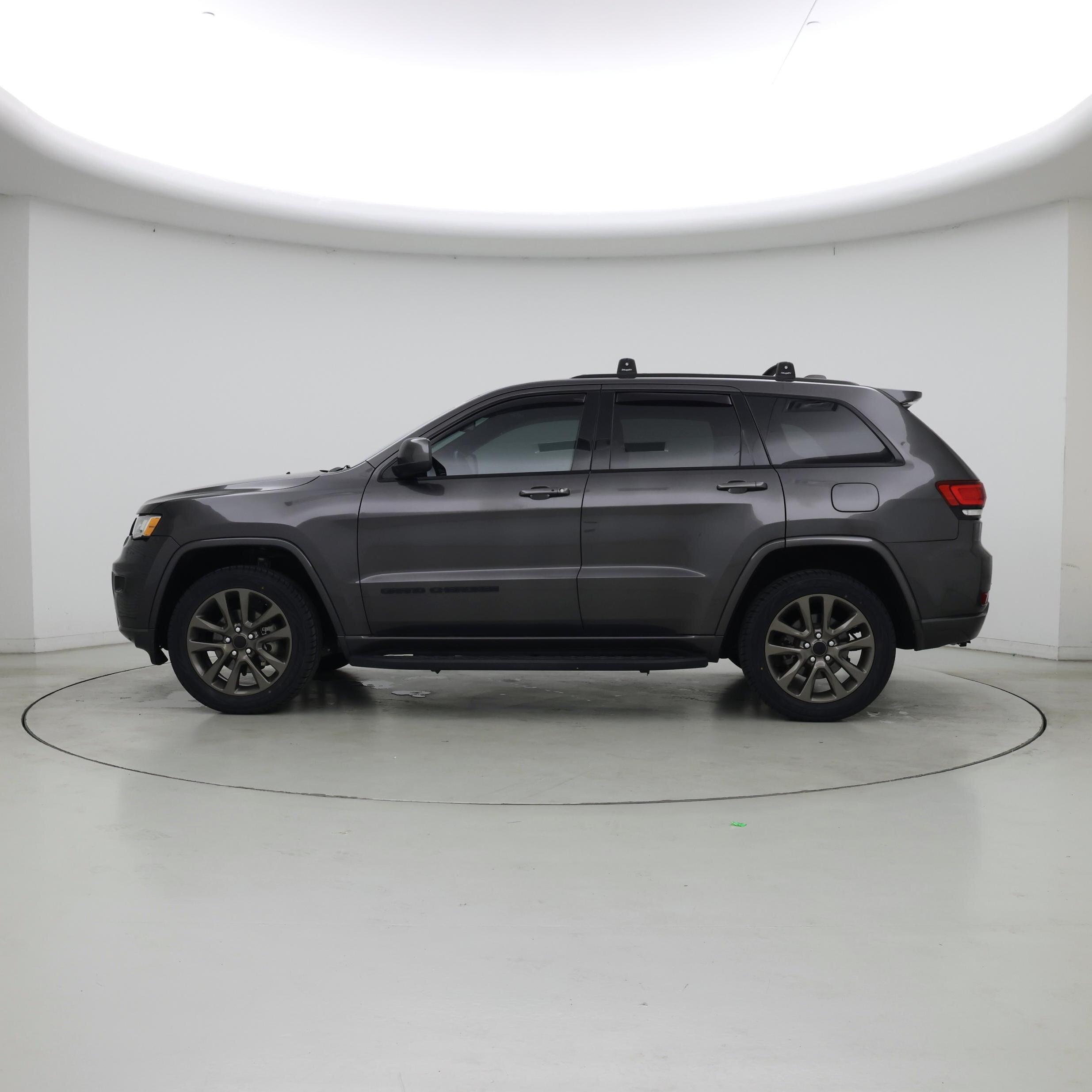 Thumbnail: 2019 Jeep Grand Cherokee - 3