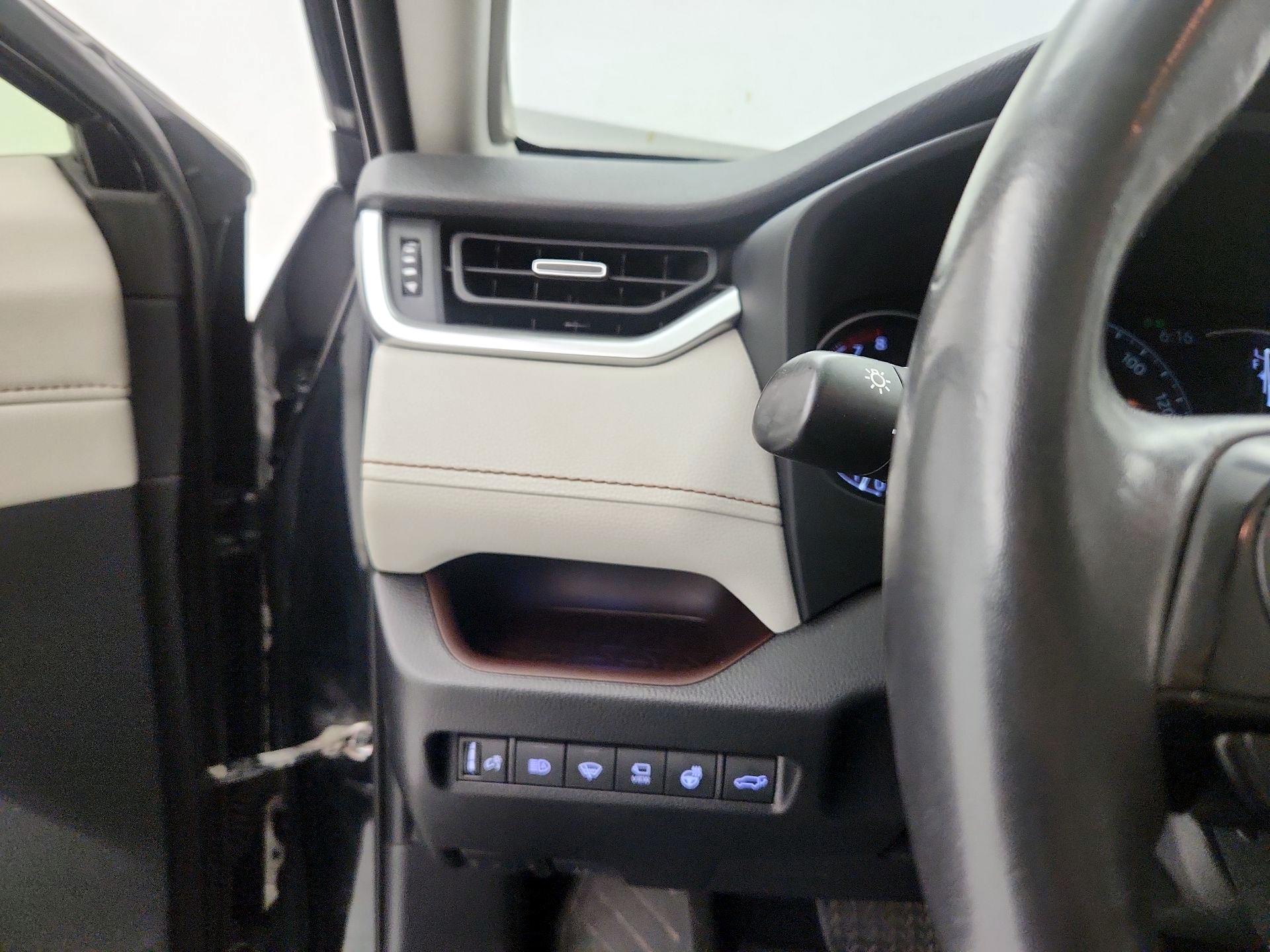 Thumbnail: 2020 Toyota RAV4 - 13