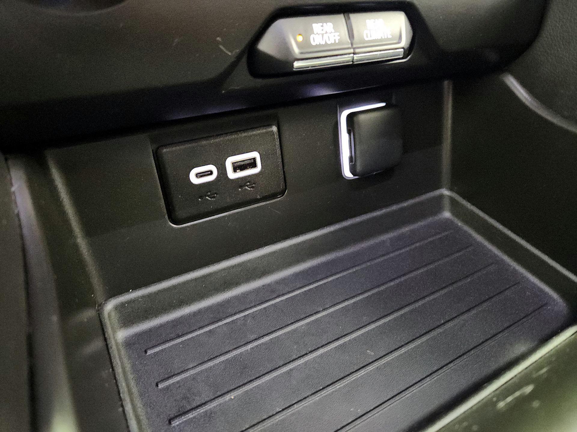 Thumbnail: 2024 Chevrolet Tahoe - 18