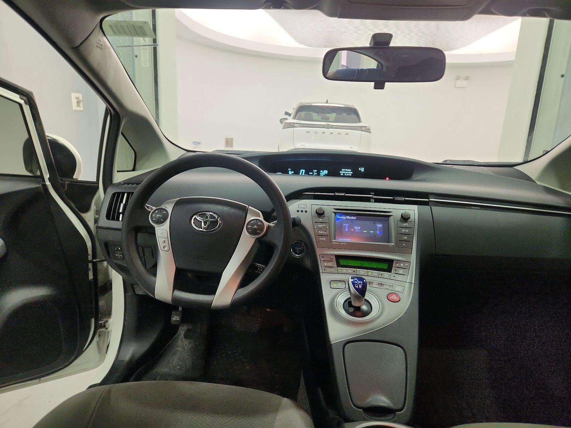Thumbnail: 2015 Toyota Prius - 9