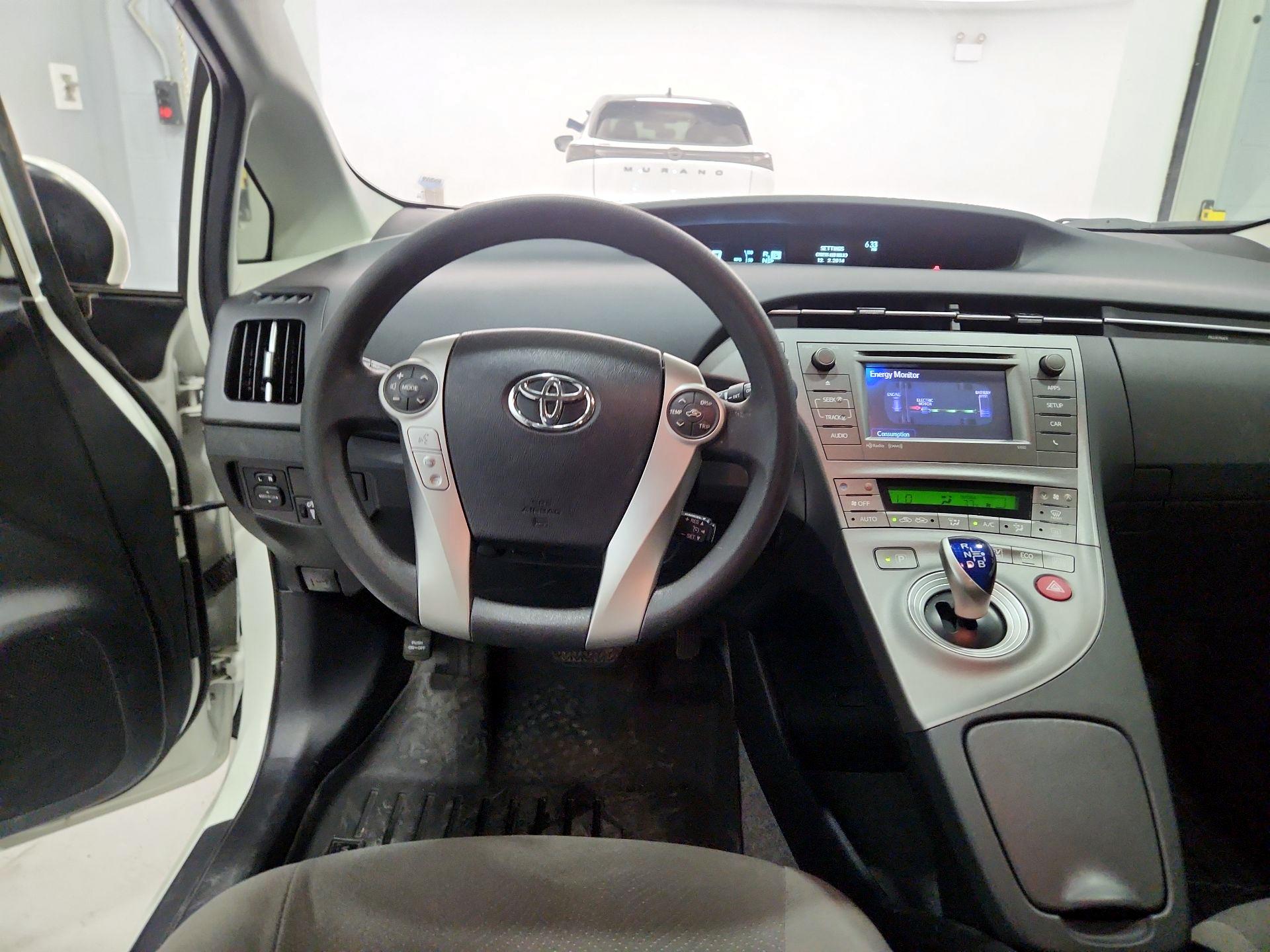 Thumbnail: 2015 Toyota Prius - 10