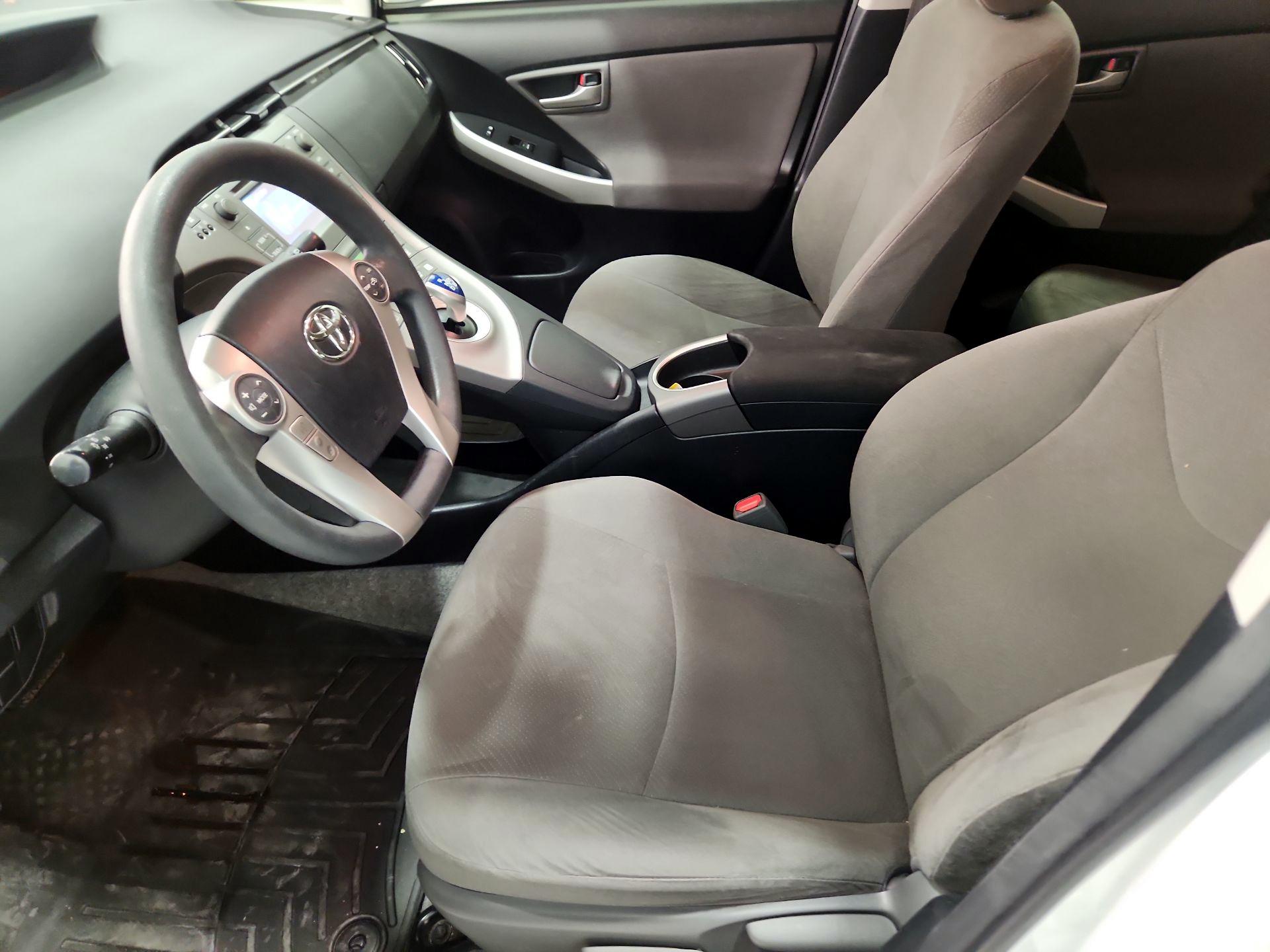 Thumbnail: 2015 Toyota Prius - 11