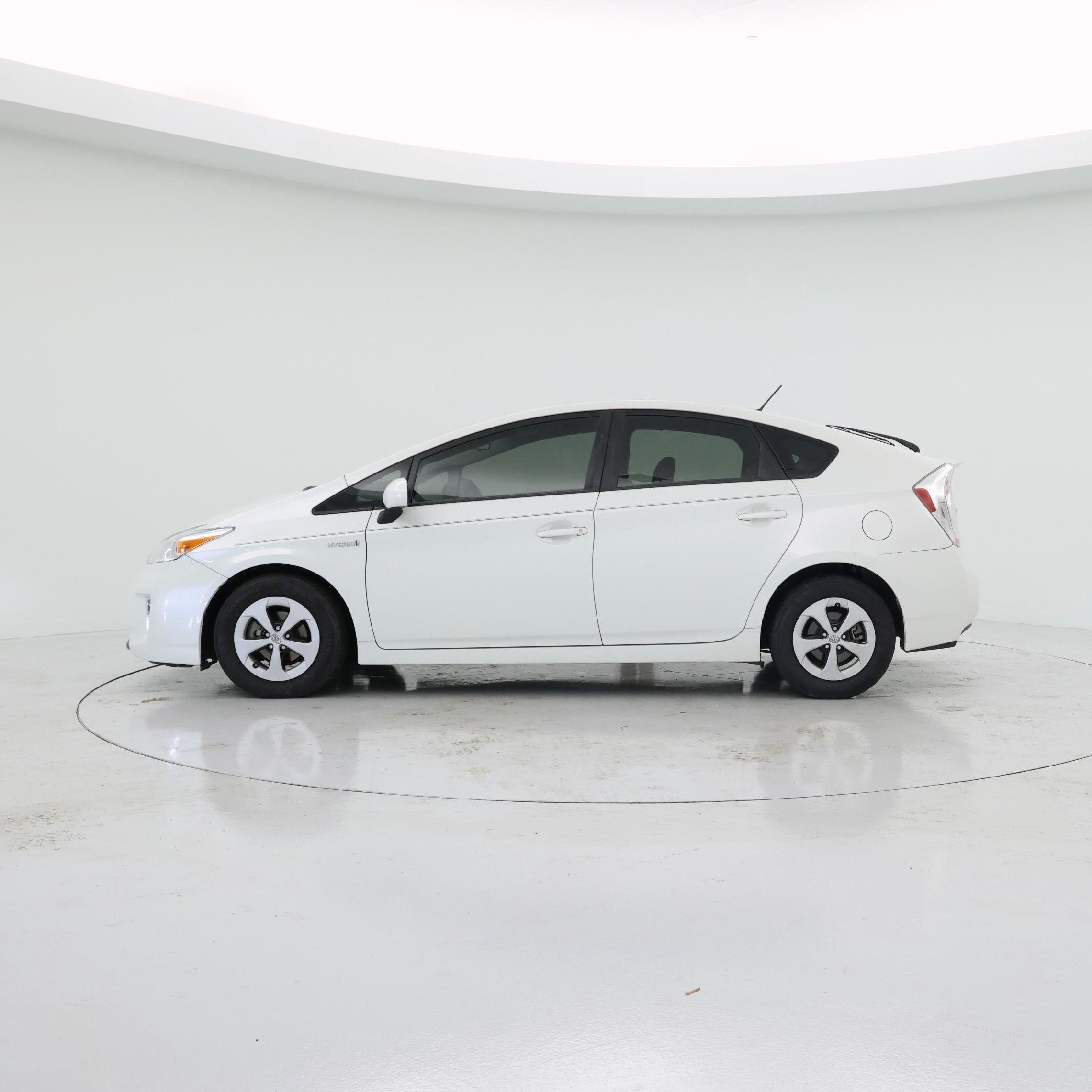 Thumbnail: 2015 Toyota Prius - 3