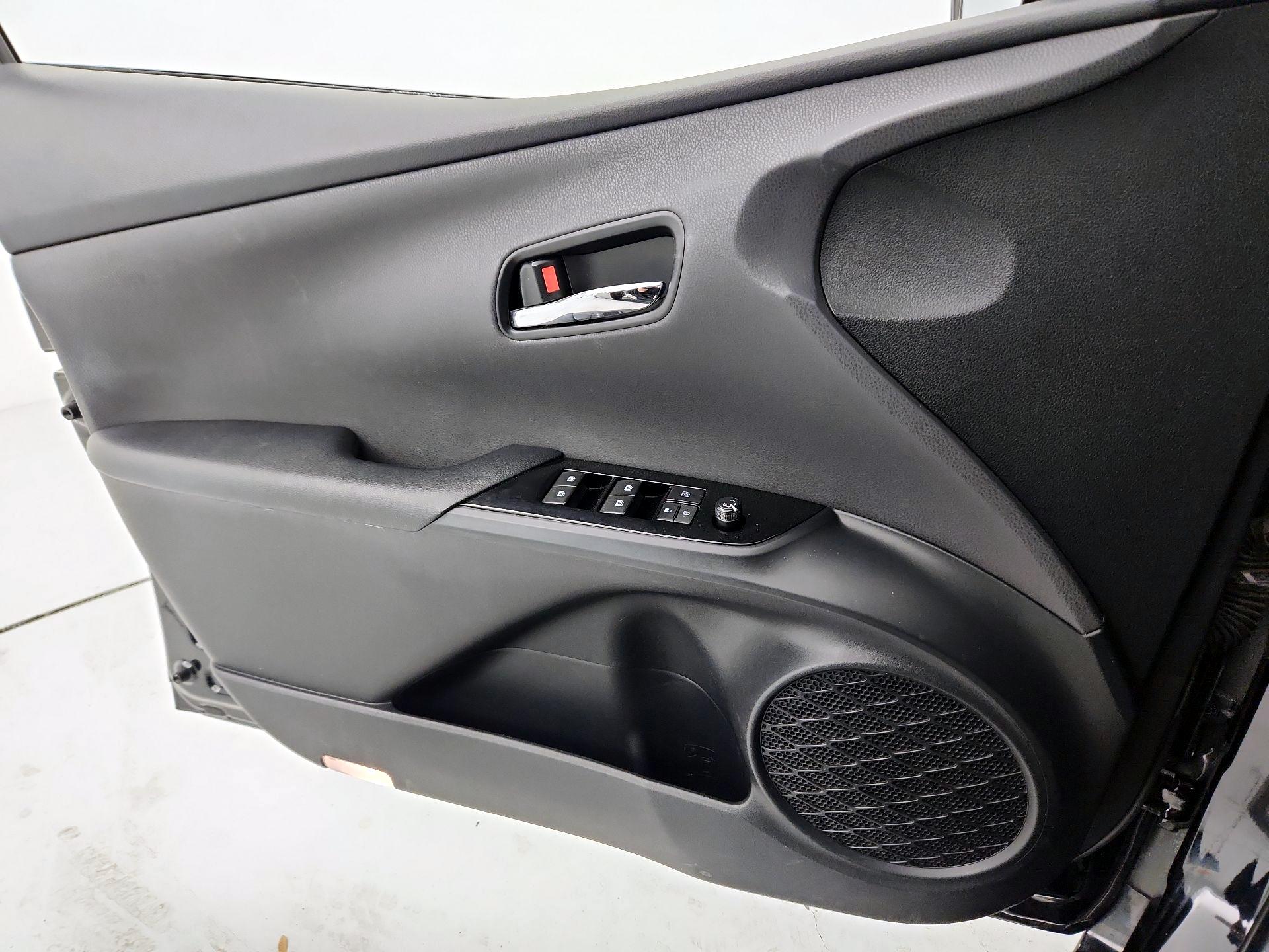 Thumbnail: 2016 Toyota Prius - 12