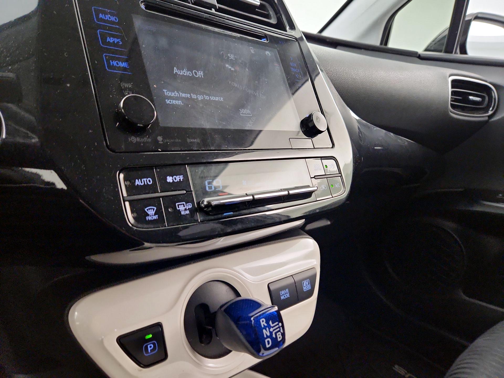 Thumbnail: 2016 Toyota Prius - 17