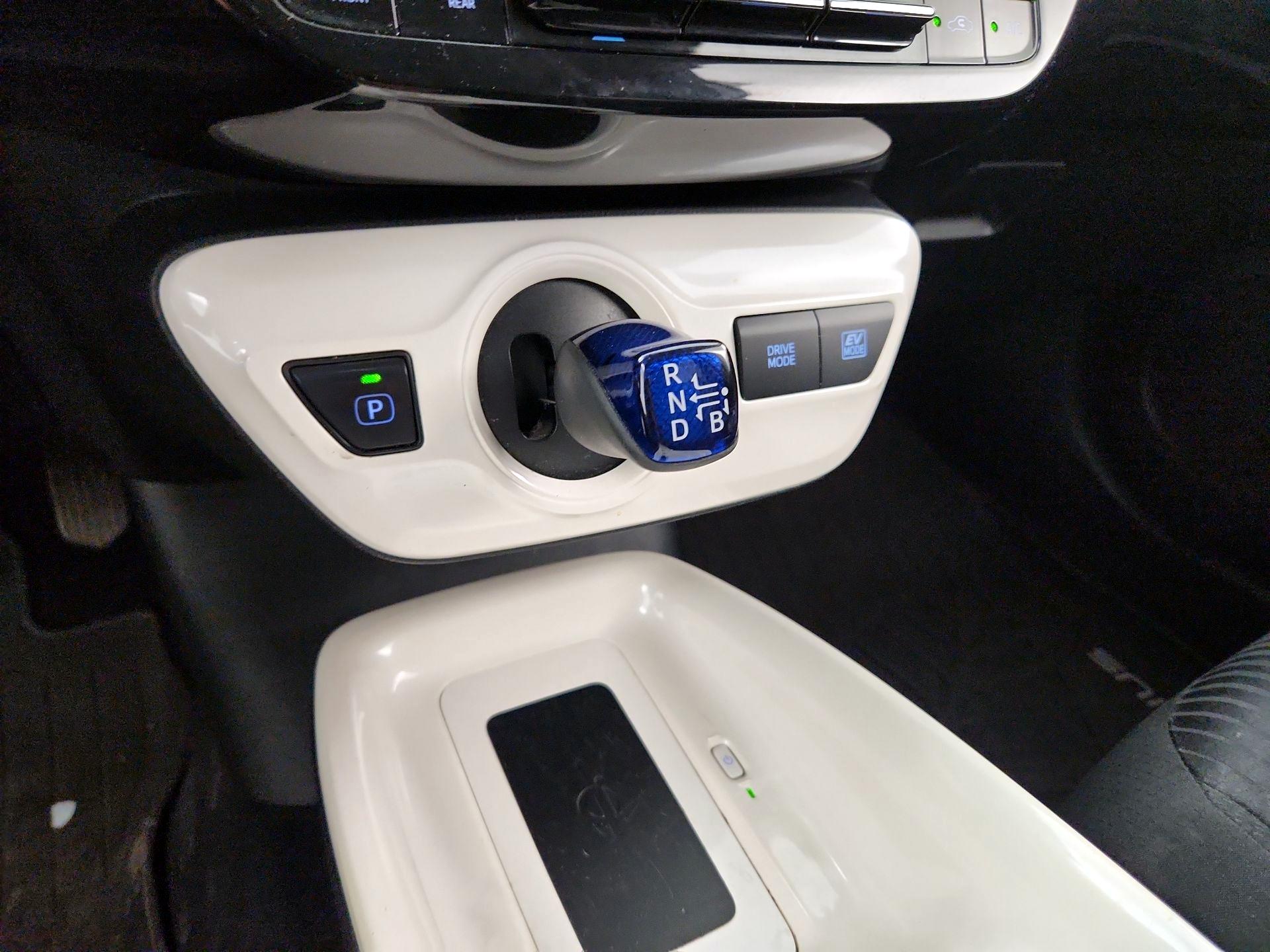 Thumbnail: 2016 Toyota Prius - 18