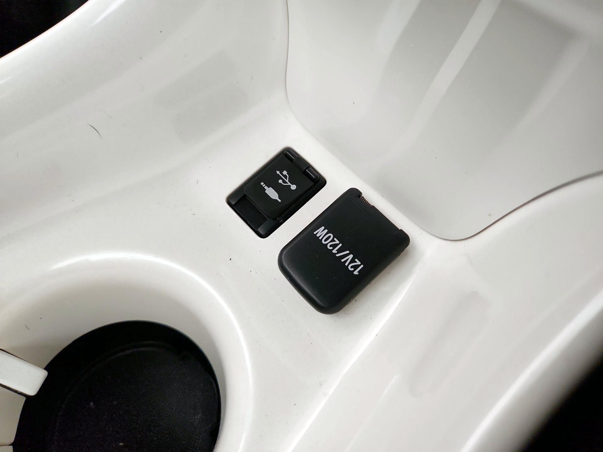 Thumbnail: 2016 Toyota Prius - 19