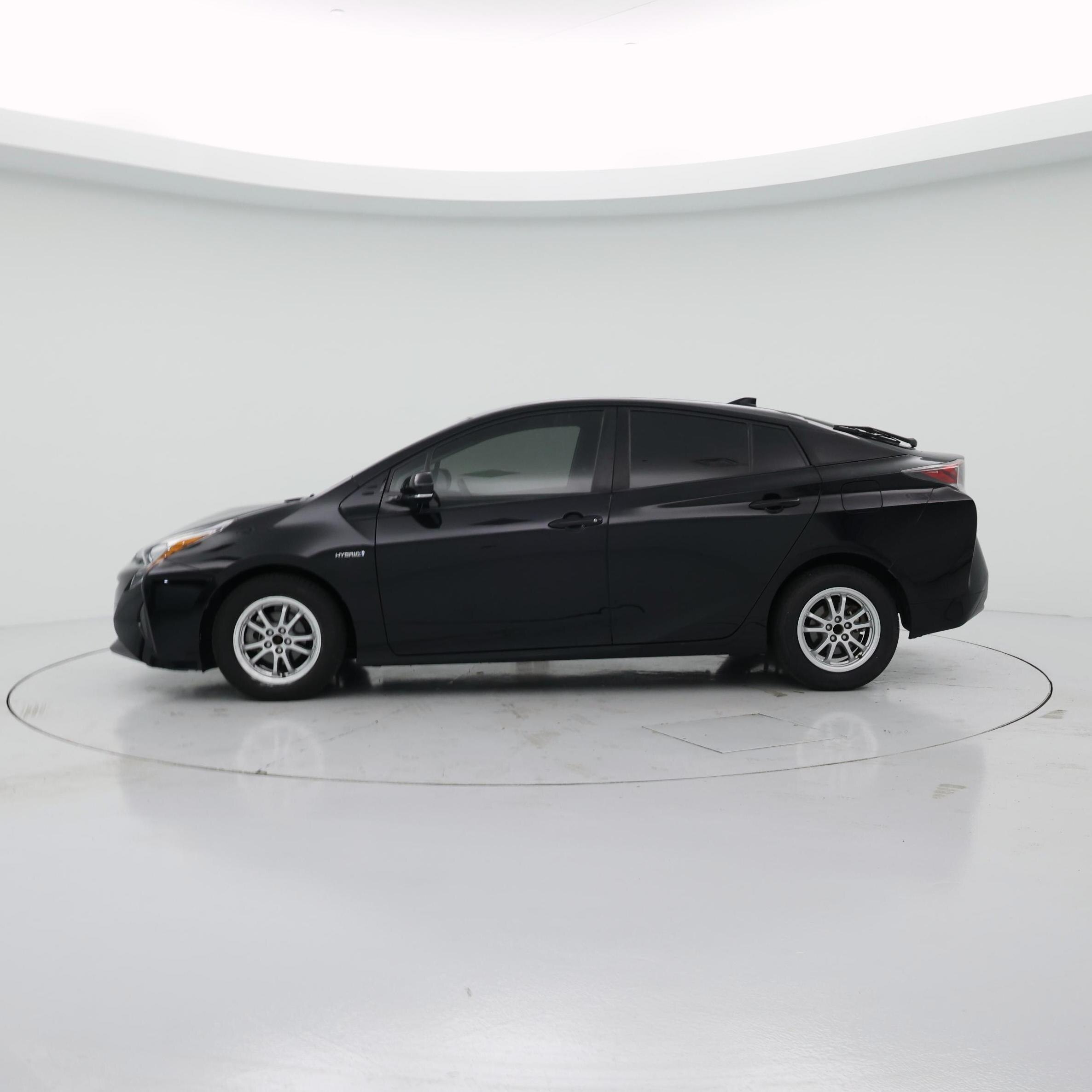 Thumbnail: 2016 Toyota Prius - 3