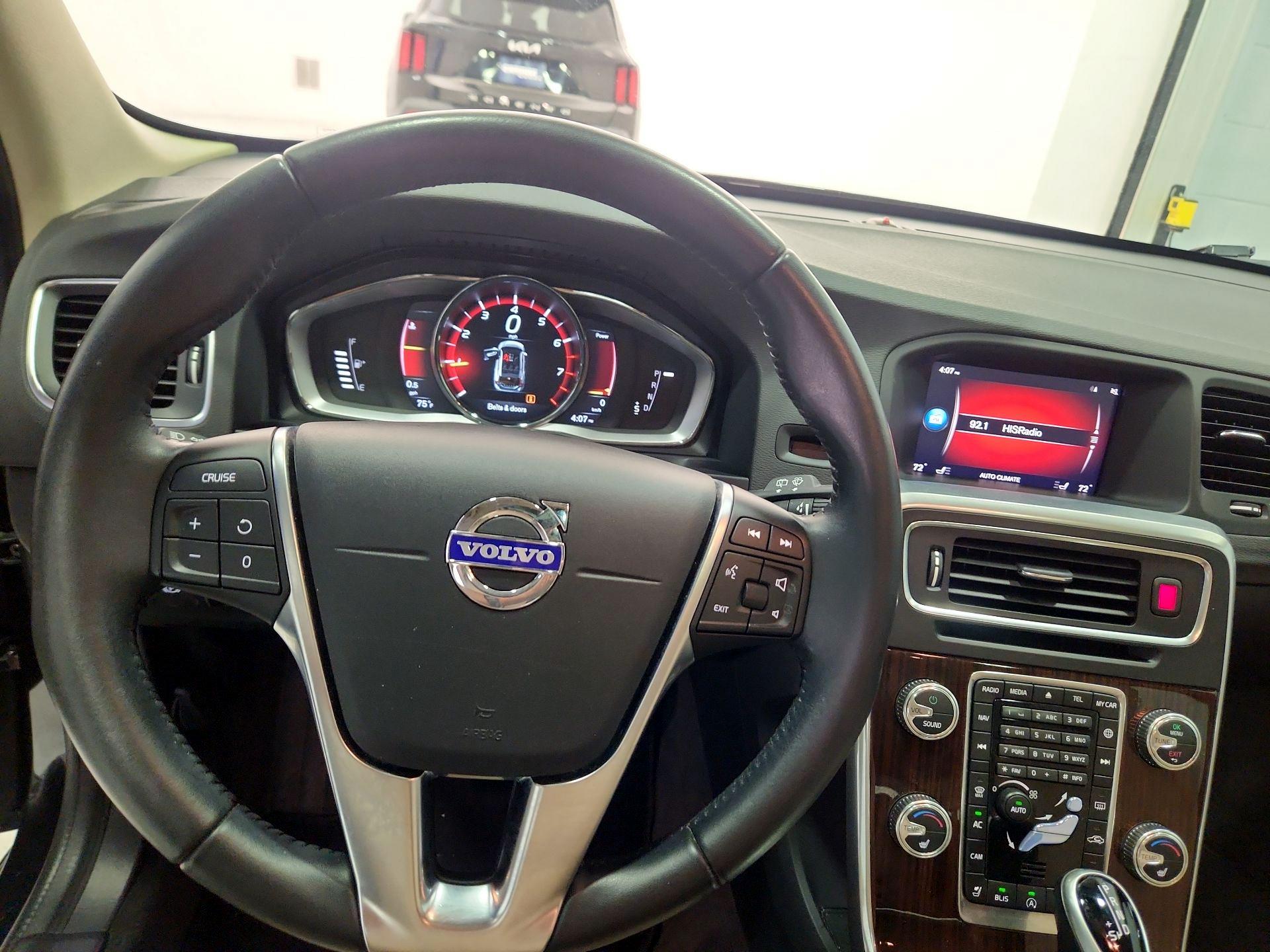 Thumbnail: 2017 Volvo V60 - 10