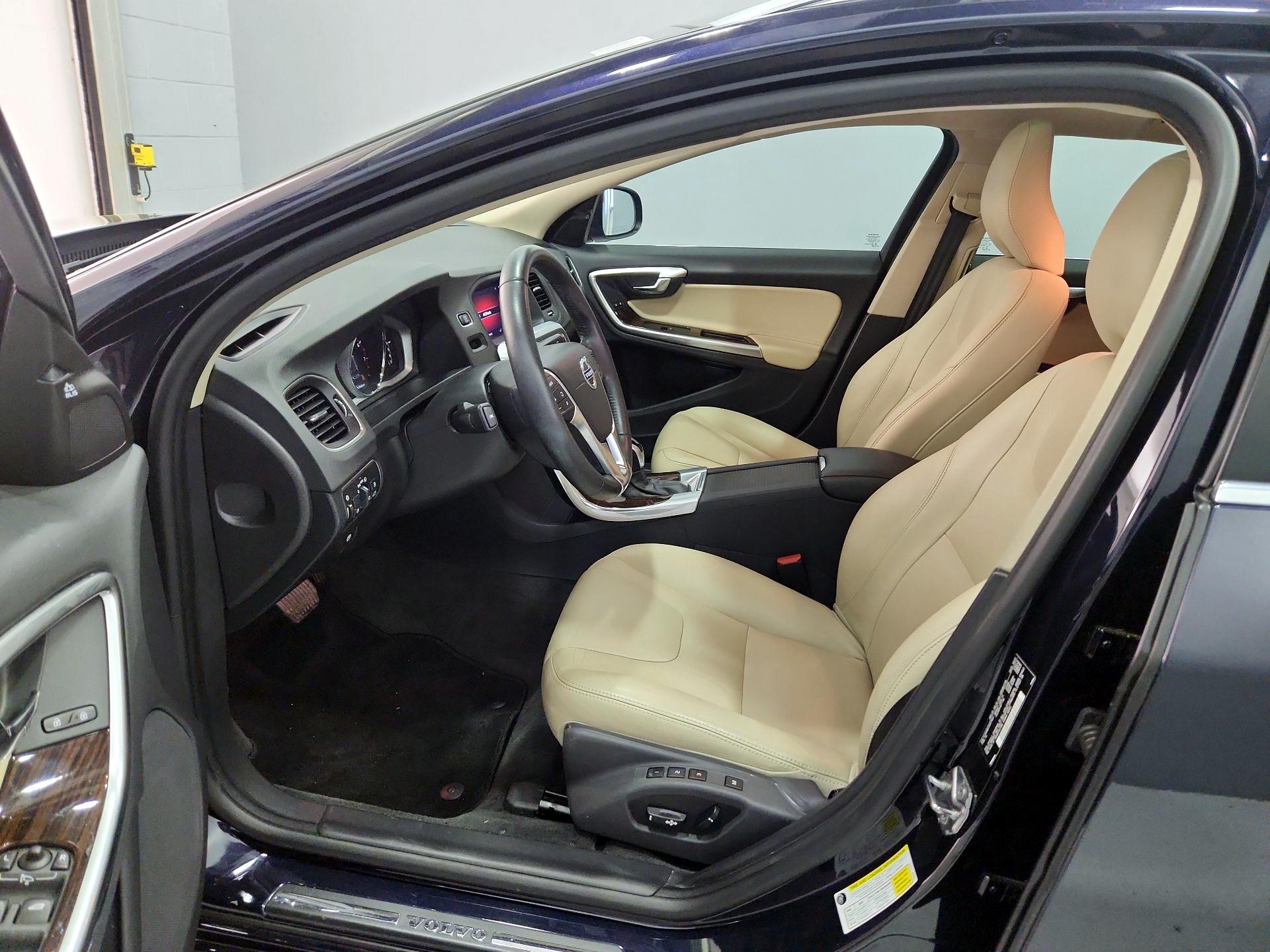 Thumbnail: 2017 Volvo V60 - 11