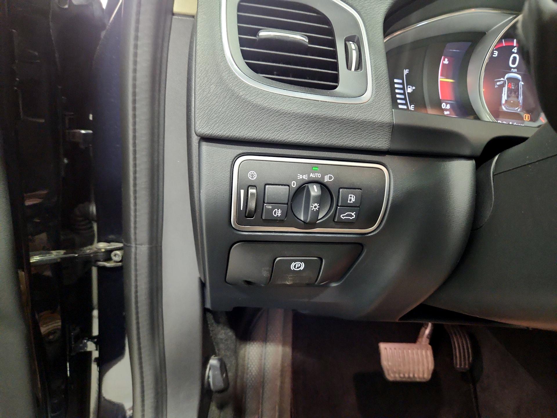 Thumbnail: 2017 Volvo V60 - 13