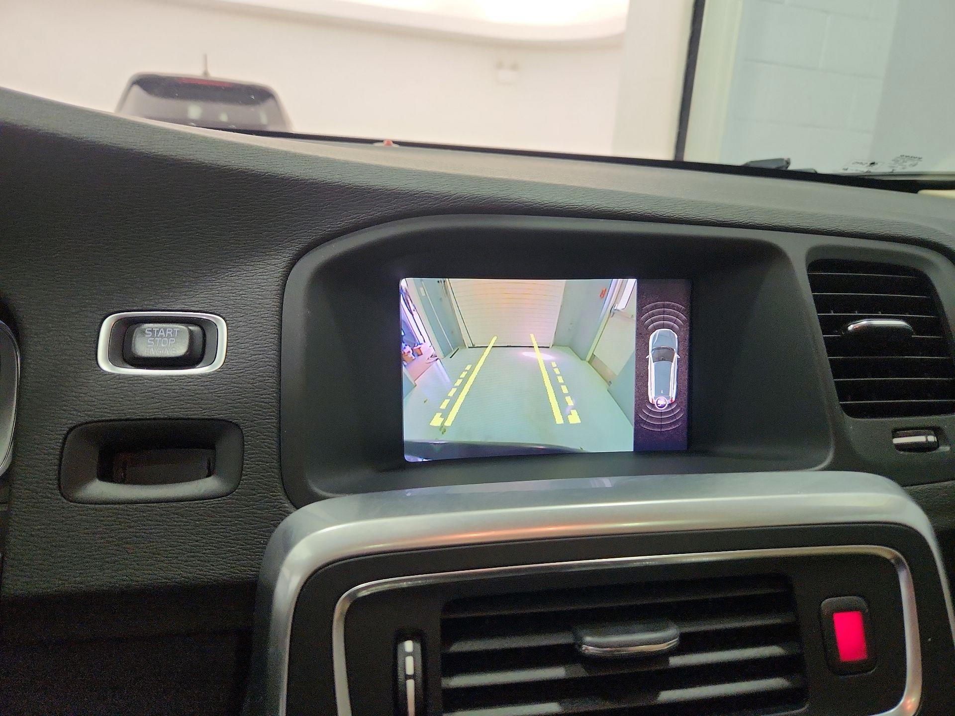 Thumbnail: 2017 Volvo V60 - 14