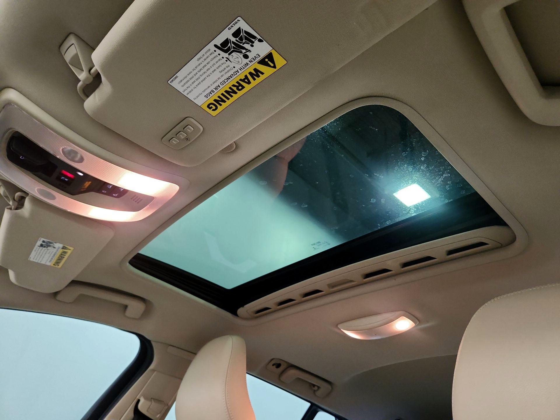 Thumbnail: 2017 Volvo V60 - 19