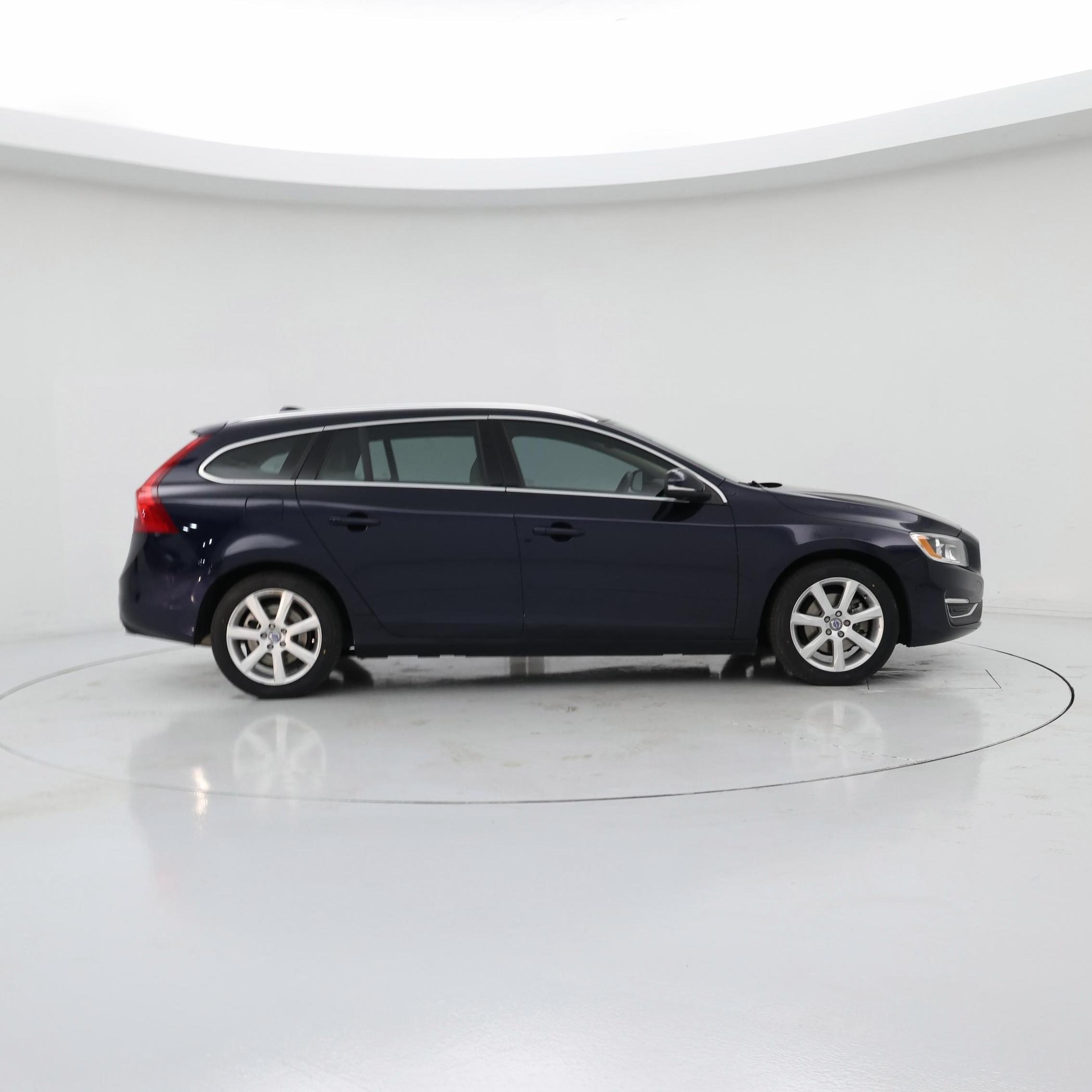 Thumbnail: 2017 Volvo V60 - 7