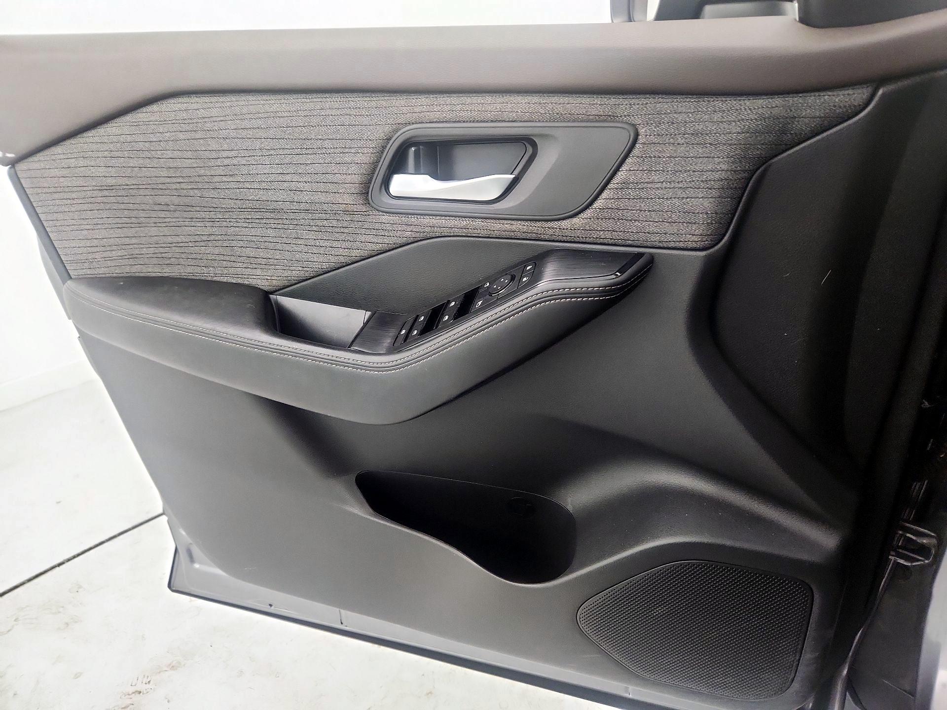 Thumbnail: 2022 Nissan Rogue - 12