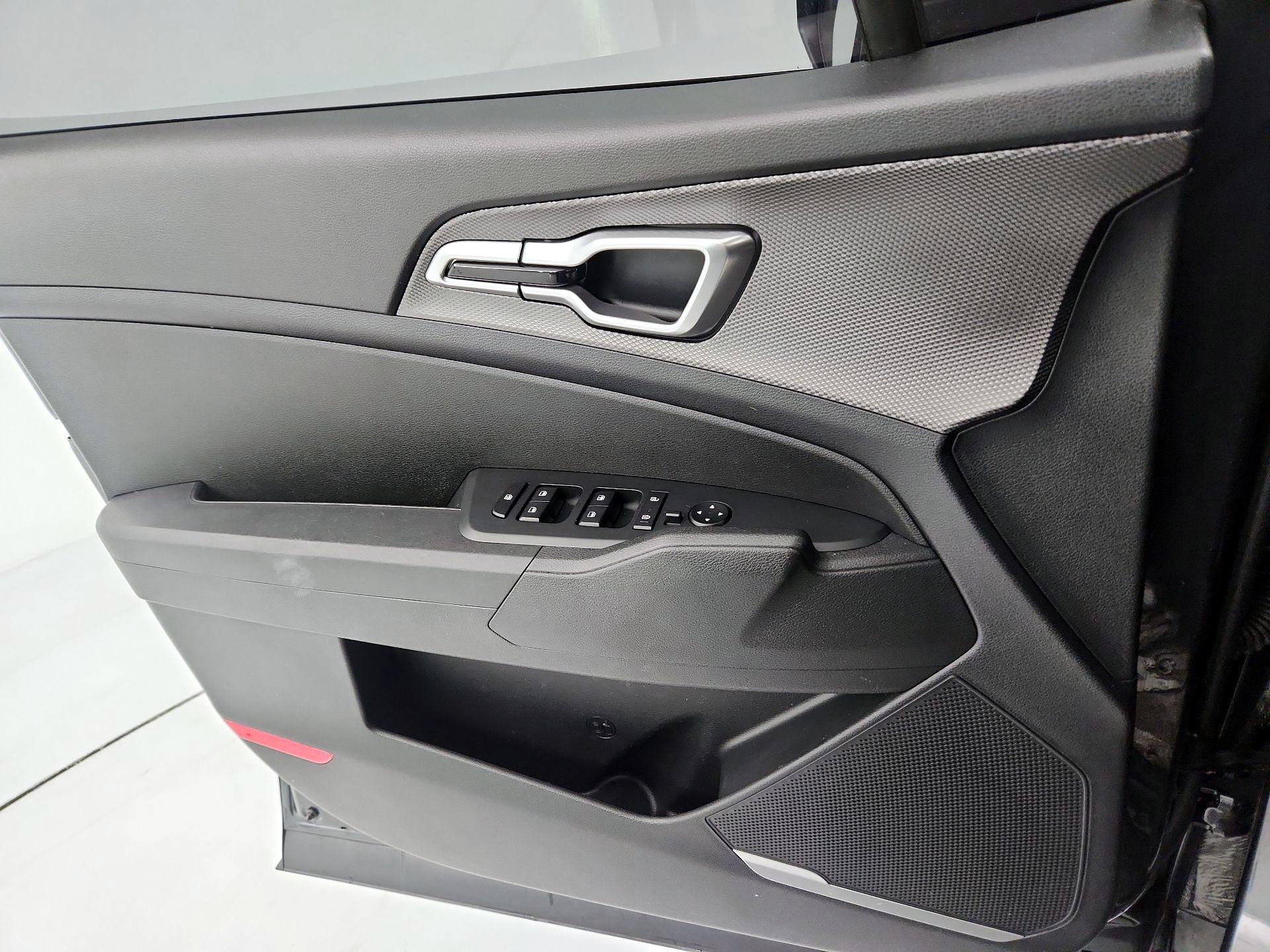 Thumbnail: 2023 Kia Sportage - 12