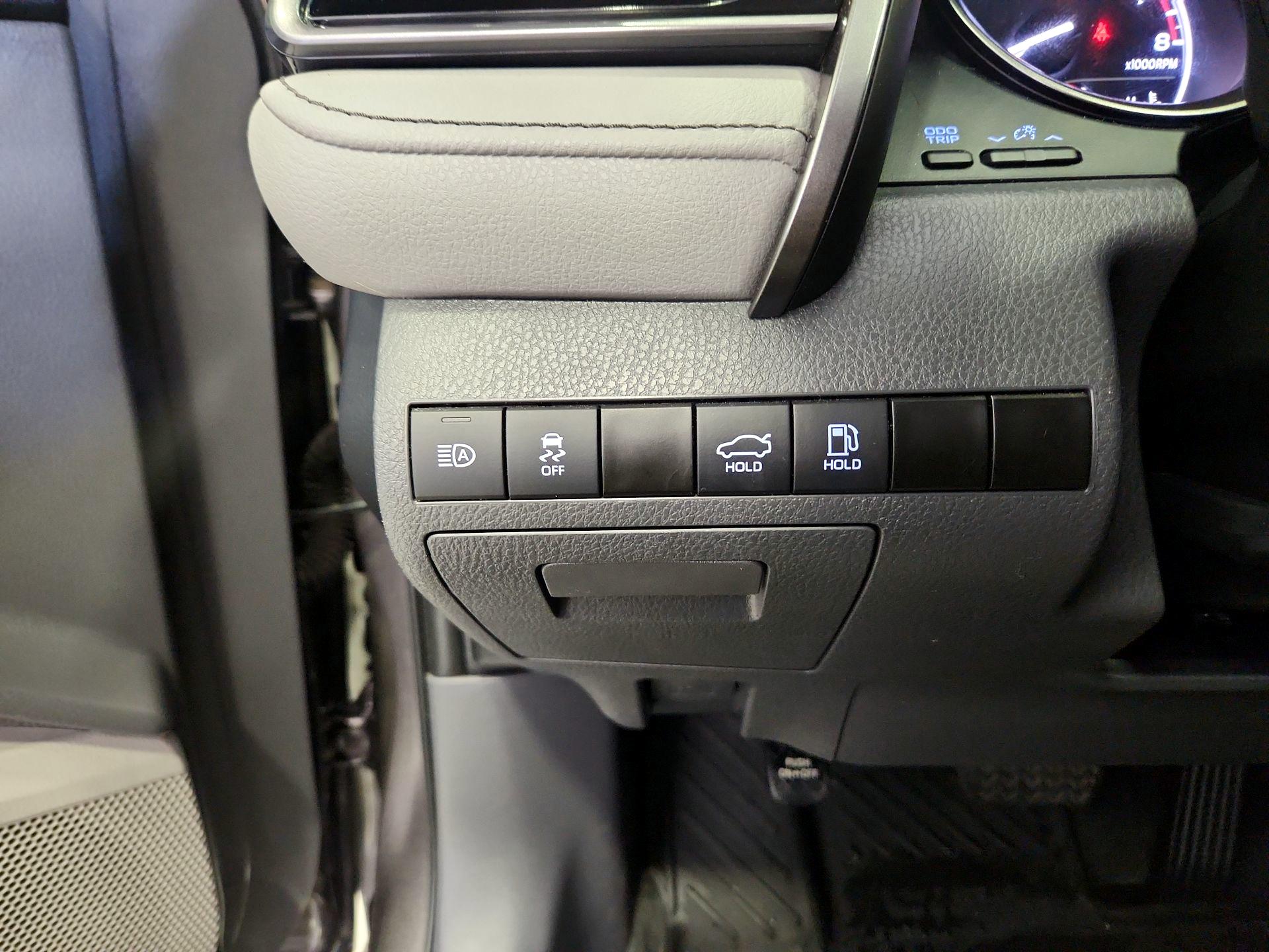 Thumbnail: 2022 Toyota Camry - 13