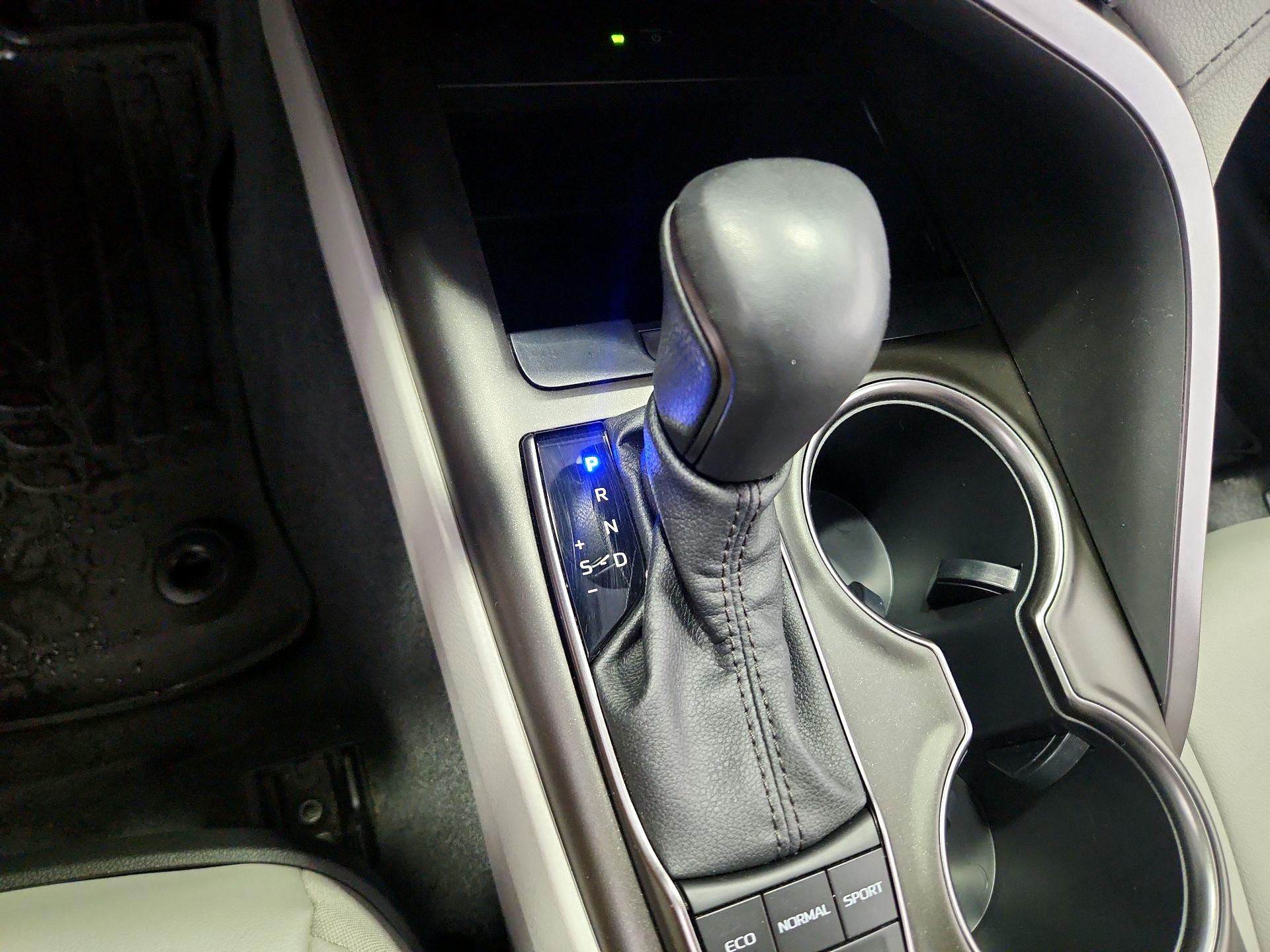 Thumbnail: 2022 Toyota Camry - 17