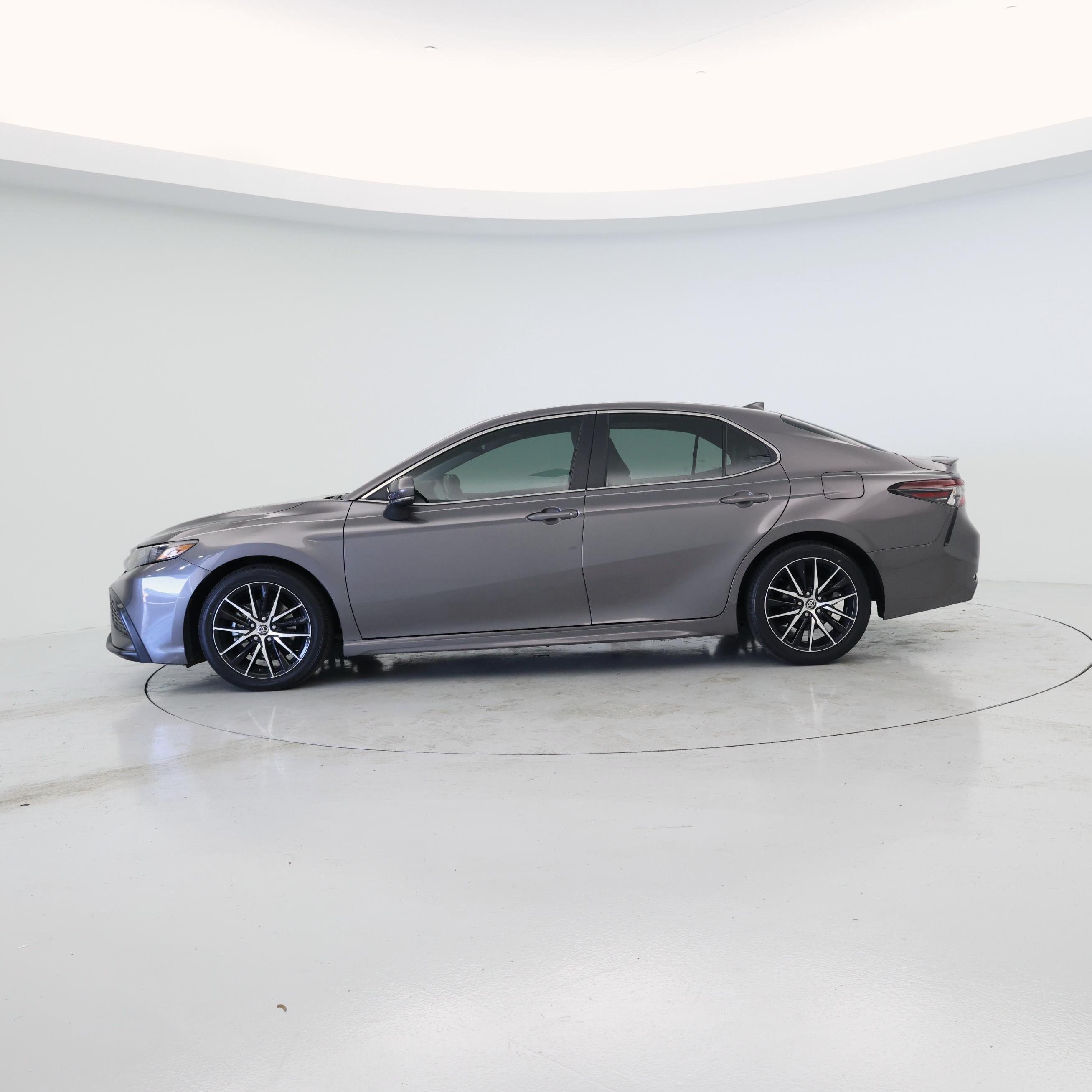 Thumbnail: 2022 Toyota Camry - 3