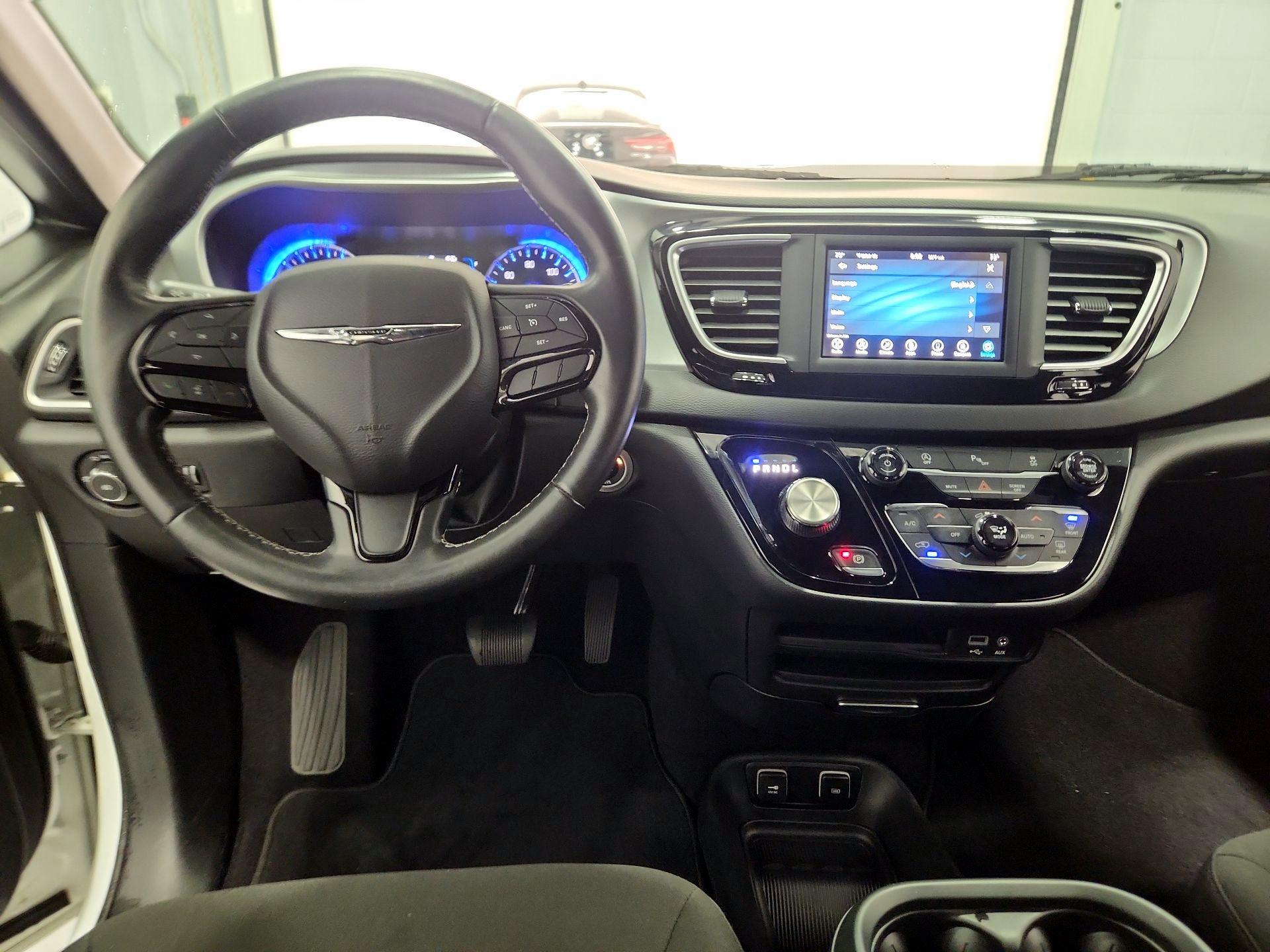 Thumbnail: 2020 Chrysler Pacifica - 9