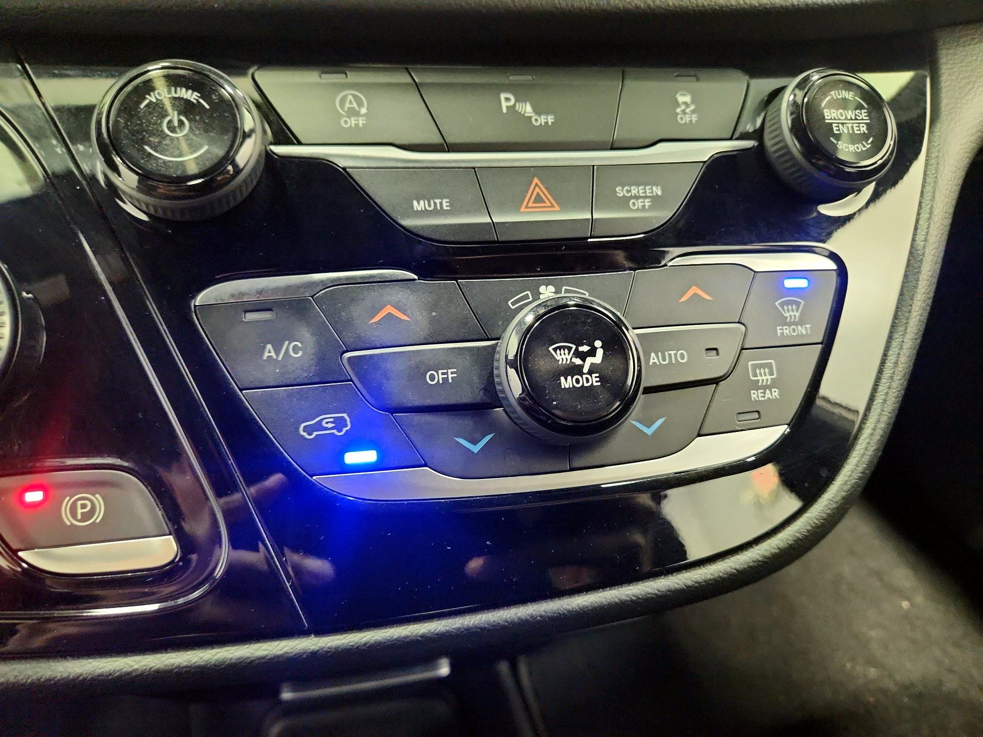 Thumbnail: 2020 Chrysler Pacifica - 16