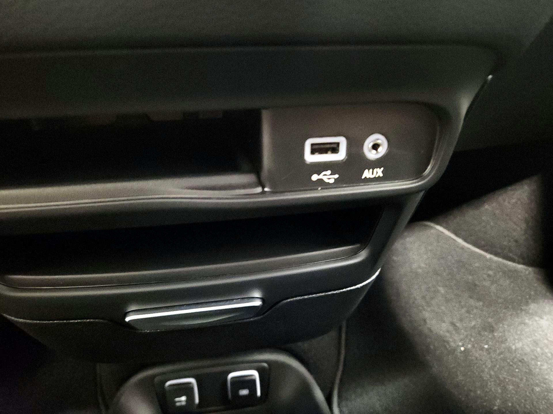 Thumbnail: 2020 Chrysler Pacifica - 18