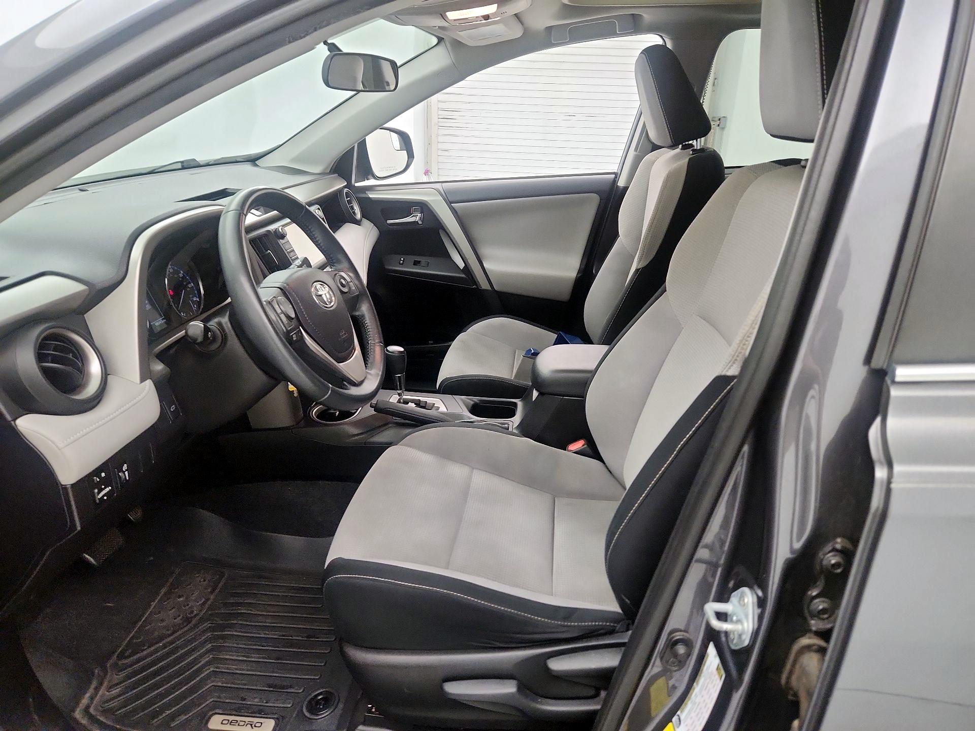 Thumbnail: 2016 Toyota RAV4 - 11