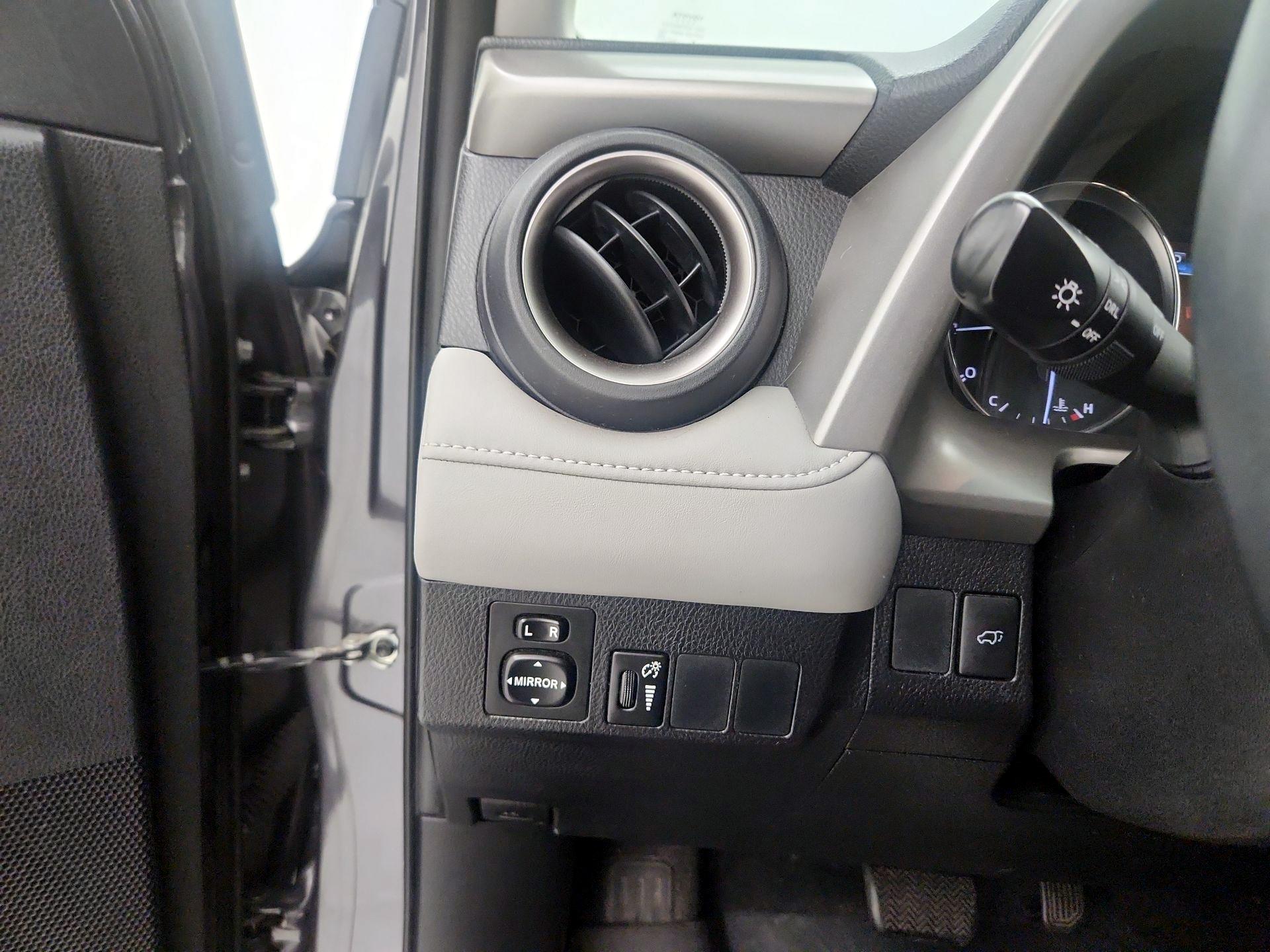 Thumbnail: 2016 Toyota RAV4 - 13