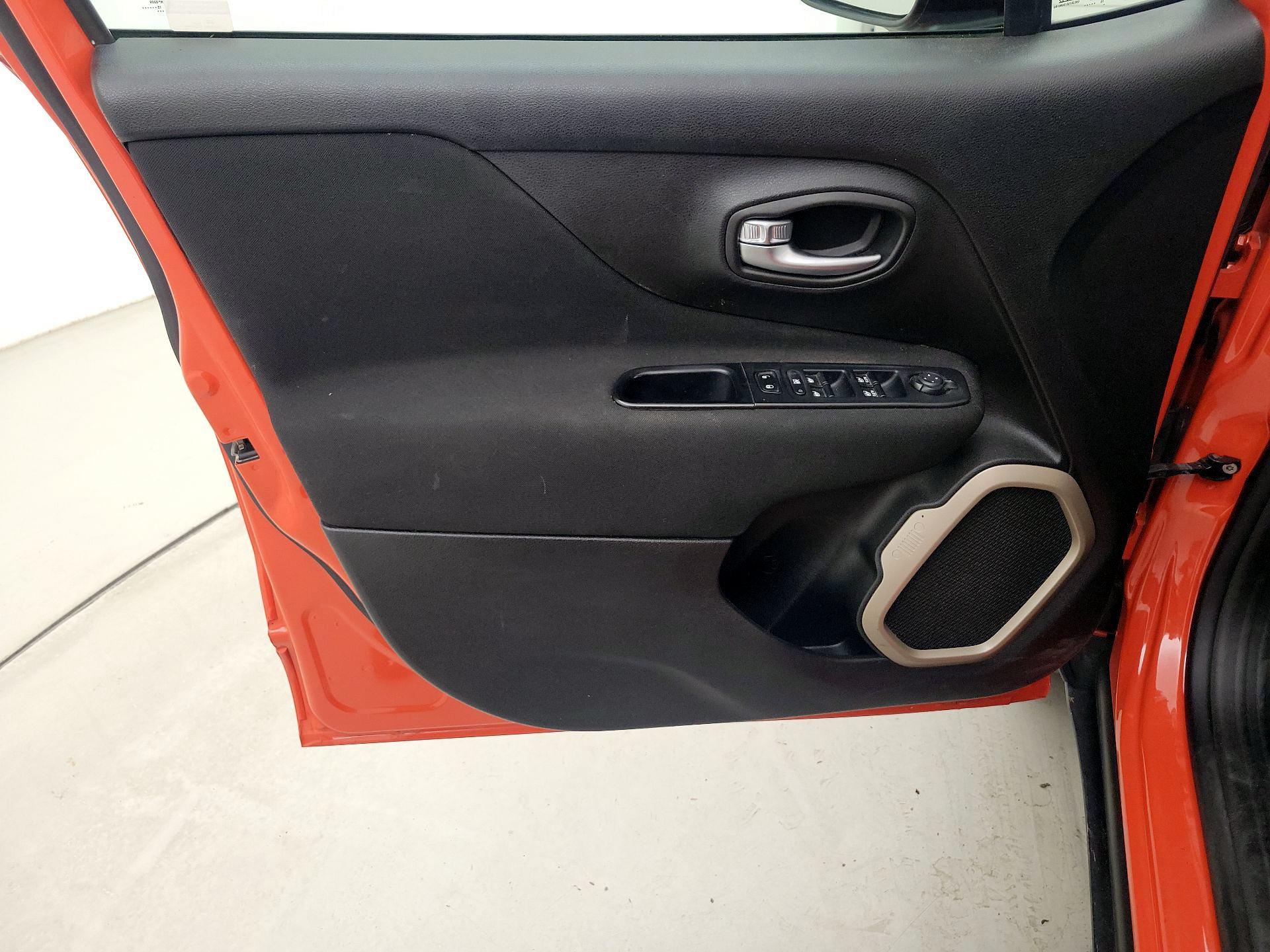 Thumbnail: 2015 Jeep Renegade - 12