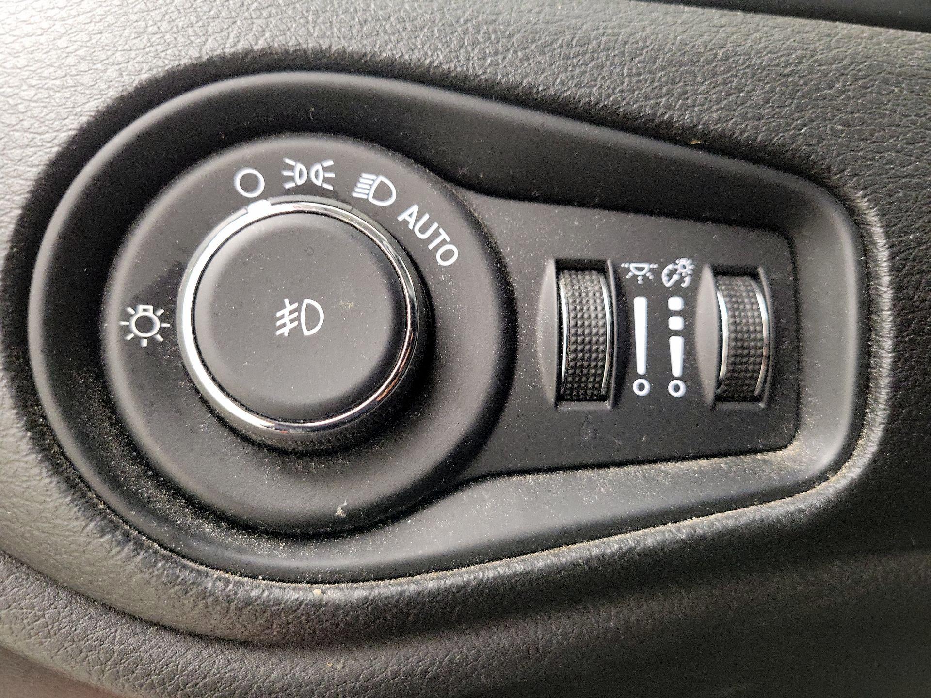 Thumbnail: 2015 Jeep Renegade - 13