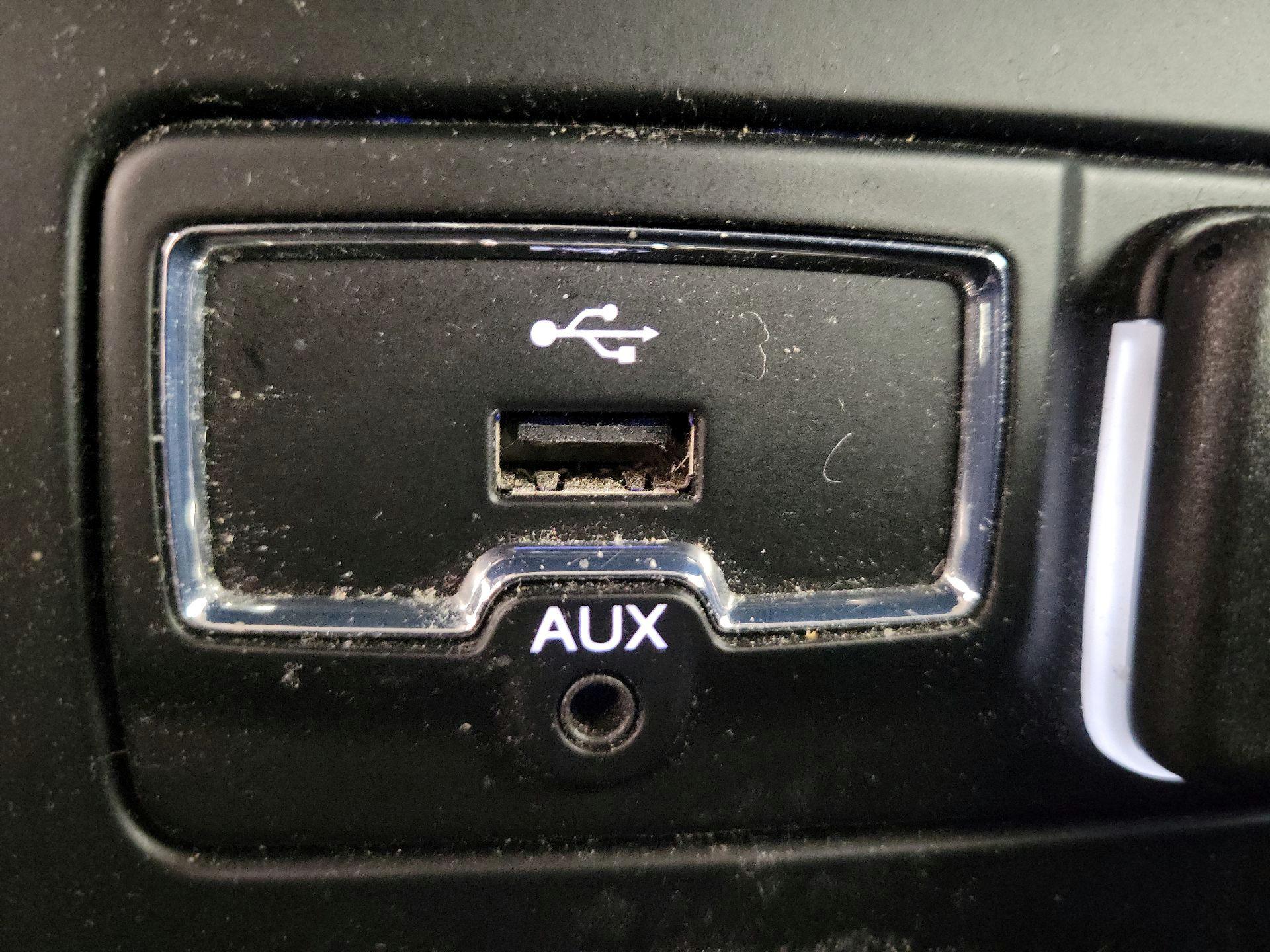 Thumbnail: 2015 Jeep Renegade - 18