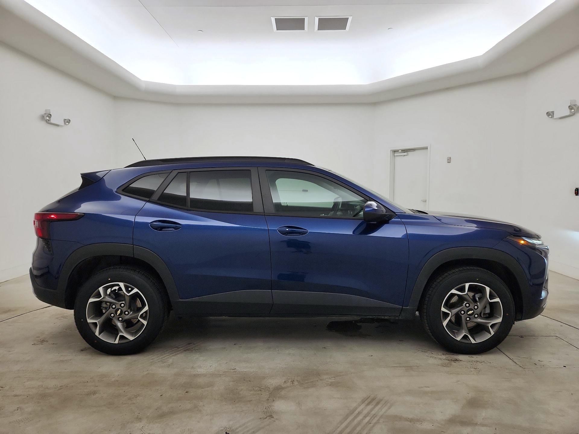 Thumbnail: 2024 Chevrolet Trax - 4