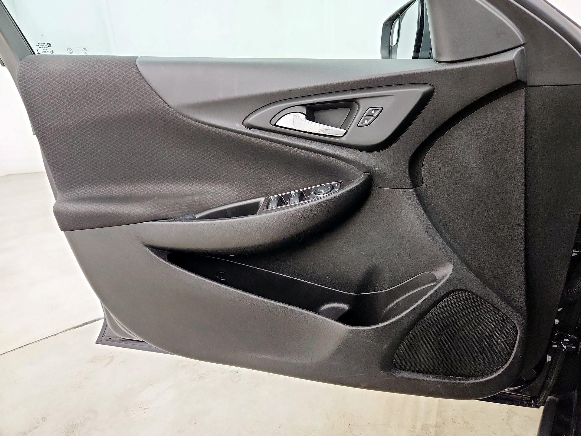 Thumbnail: 2022 Chevrolet Malibu - 10