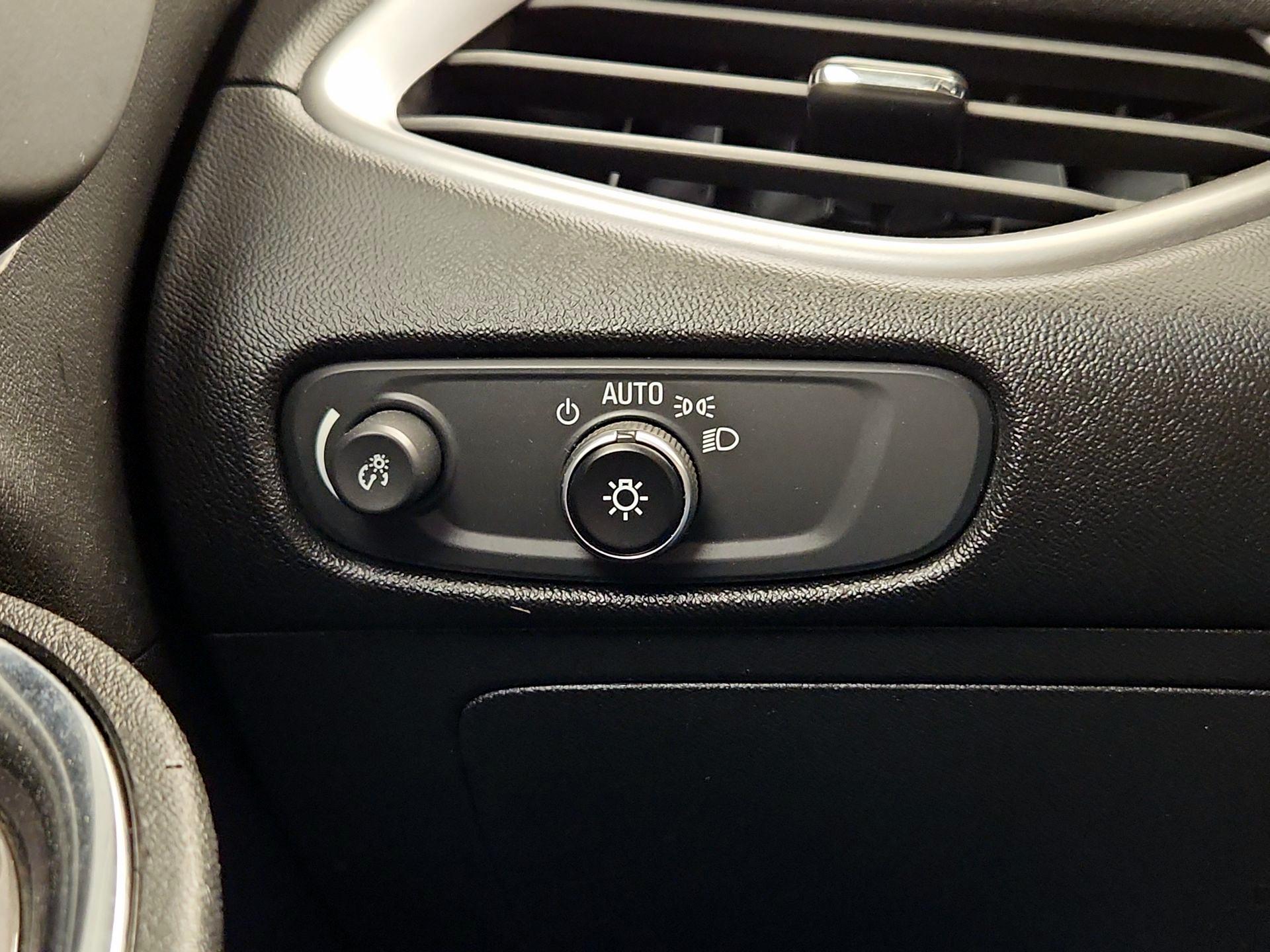 Thumbnail: 2022 Chevrolet Malibu - 11