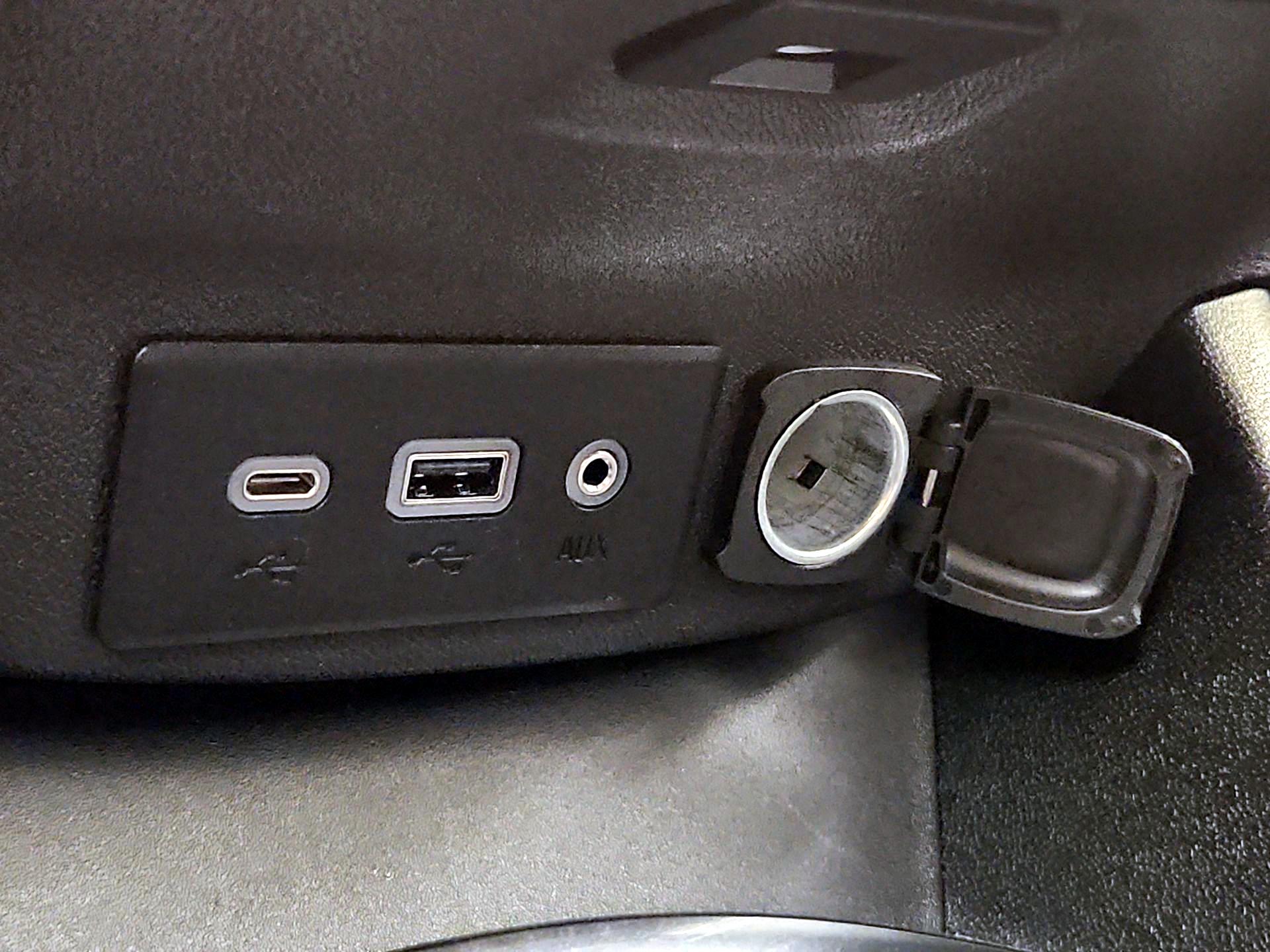 Thumbnail: 2022 Chevrolet Malibu - 16